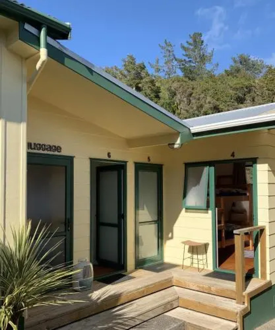 Pickled Parrot Backpackers