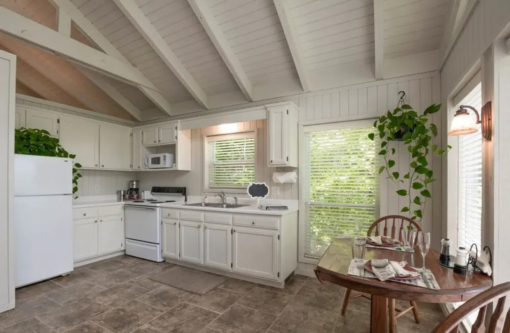 Beaver Lake Cottages