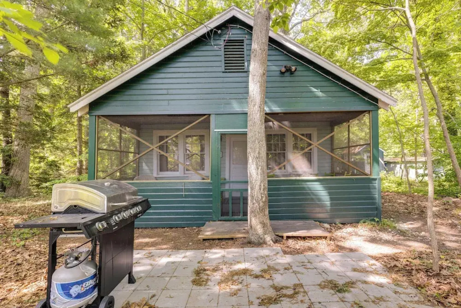 Southold Cottage w/ Patio & Grill - Walk to Beach!