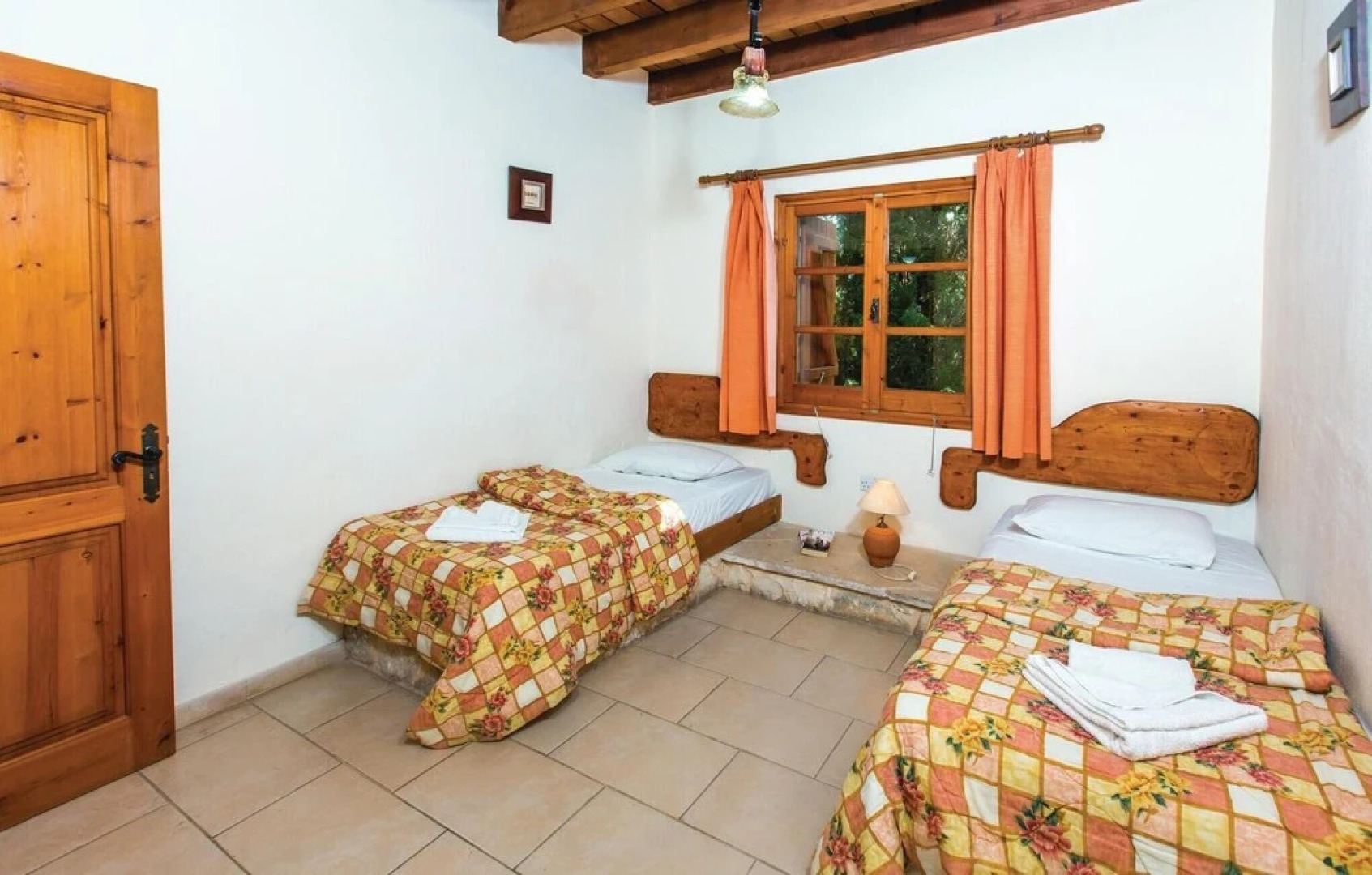 Beautiful Home in Miliou Paphos with Hot Tub, Sauna & 3 Bedrooms