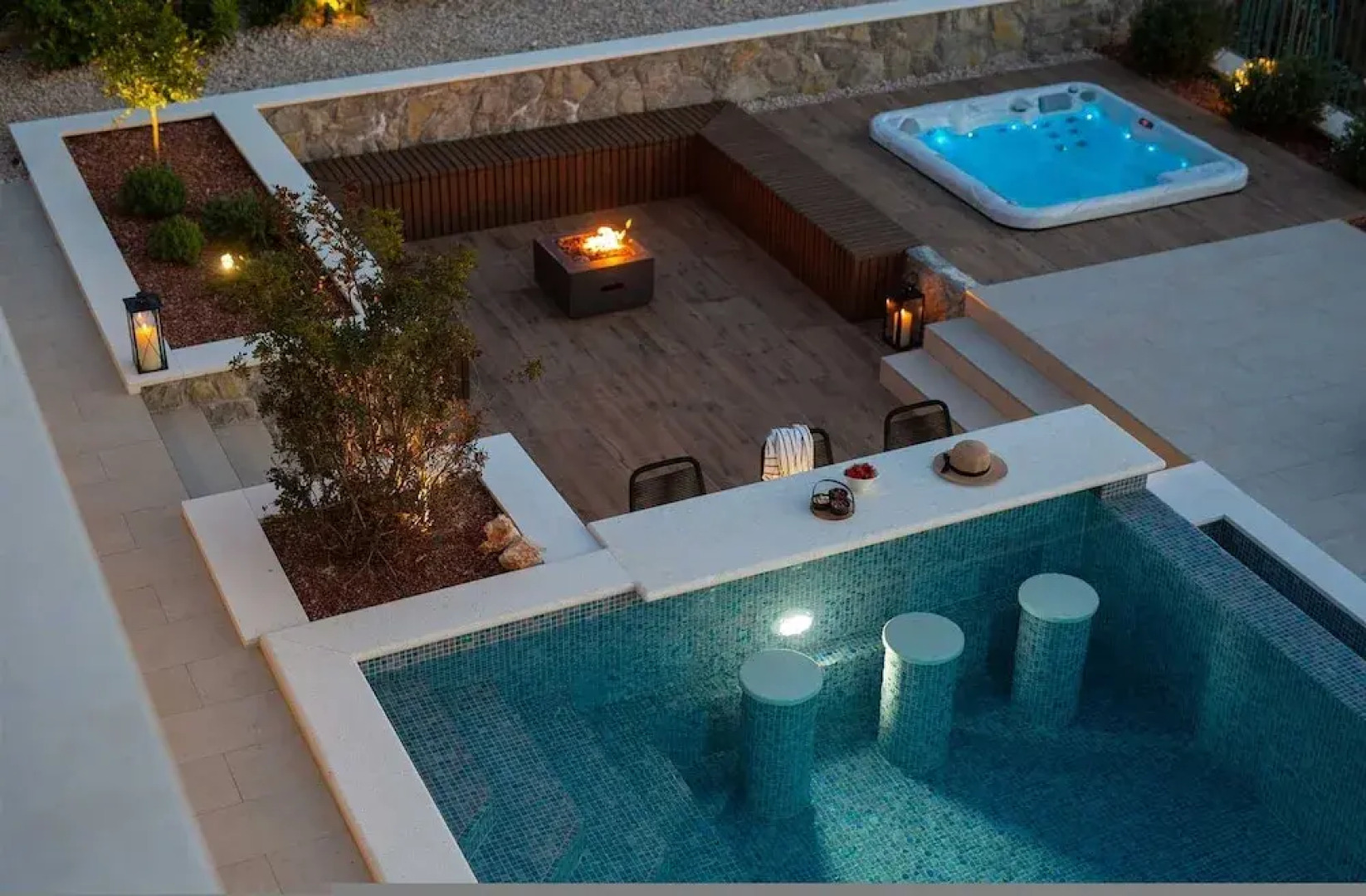 Villa Lord With Heated Pool Jacuzzi and Sauna