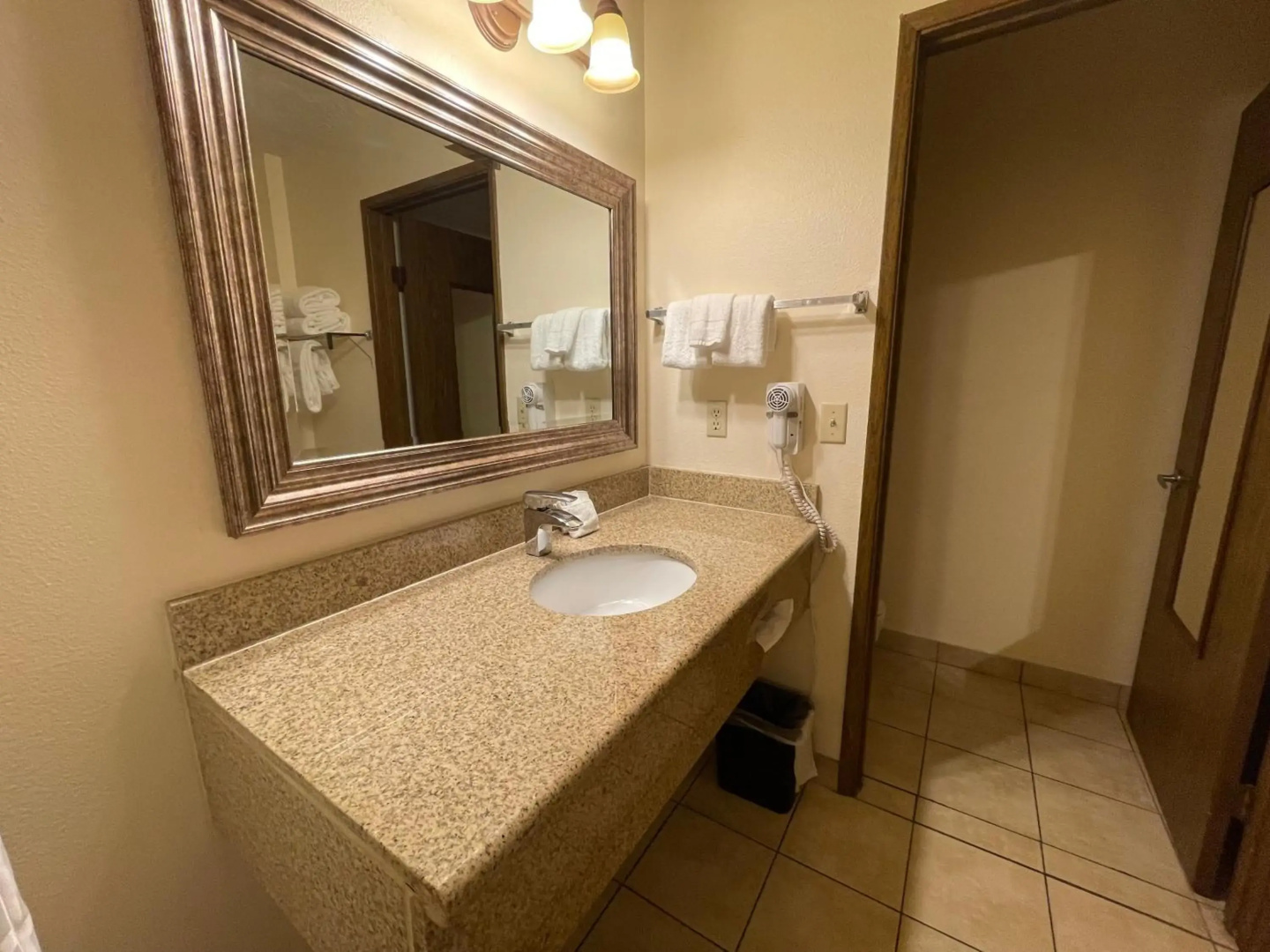 Sunnyside Inn & Suites