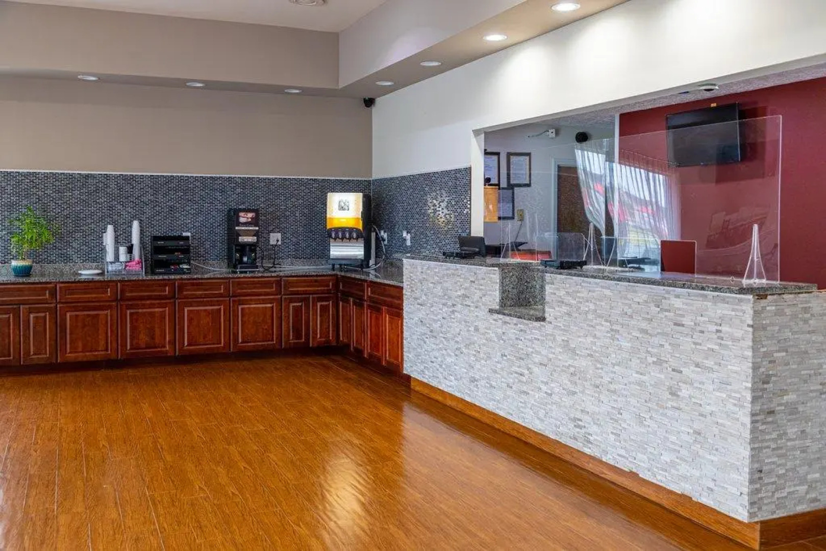 Red Roof Inn Savannah - Richmond Hill/ I-95