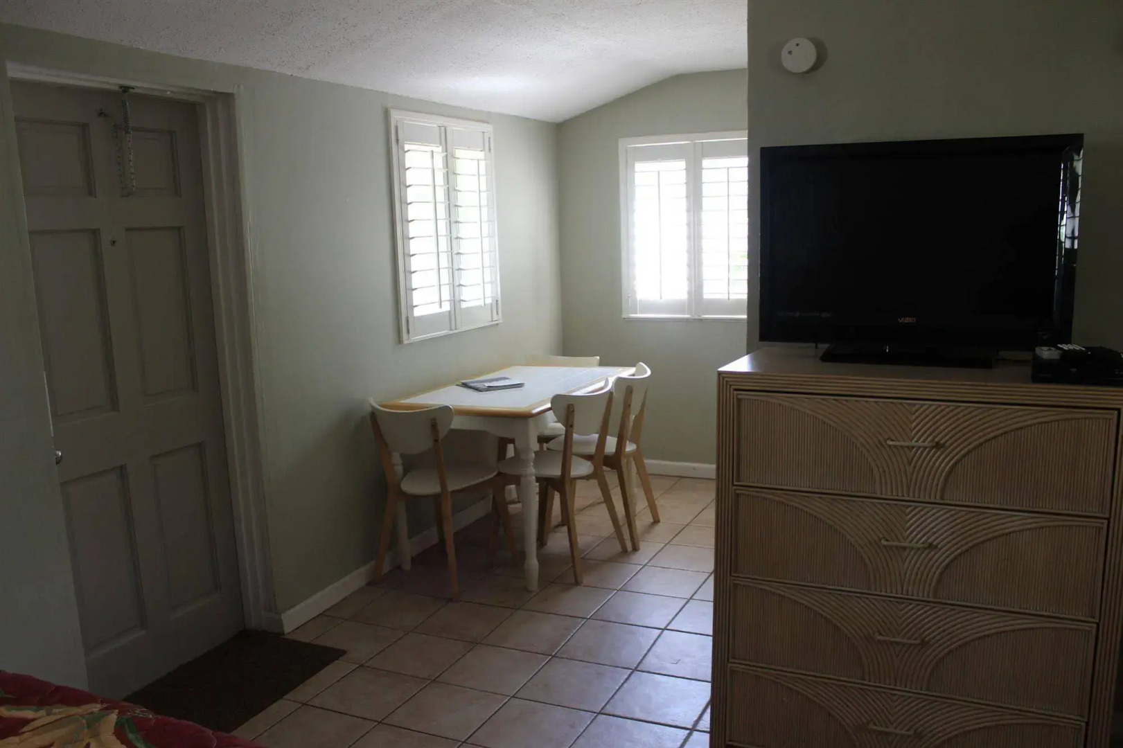 Shoreline Suites & Cabana Cottages