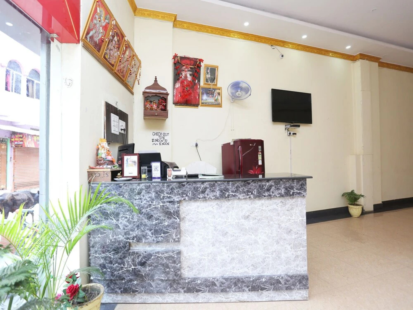 Spot On 45392 Maa Tara Hotel