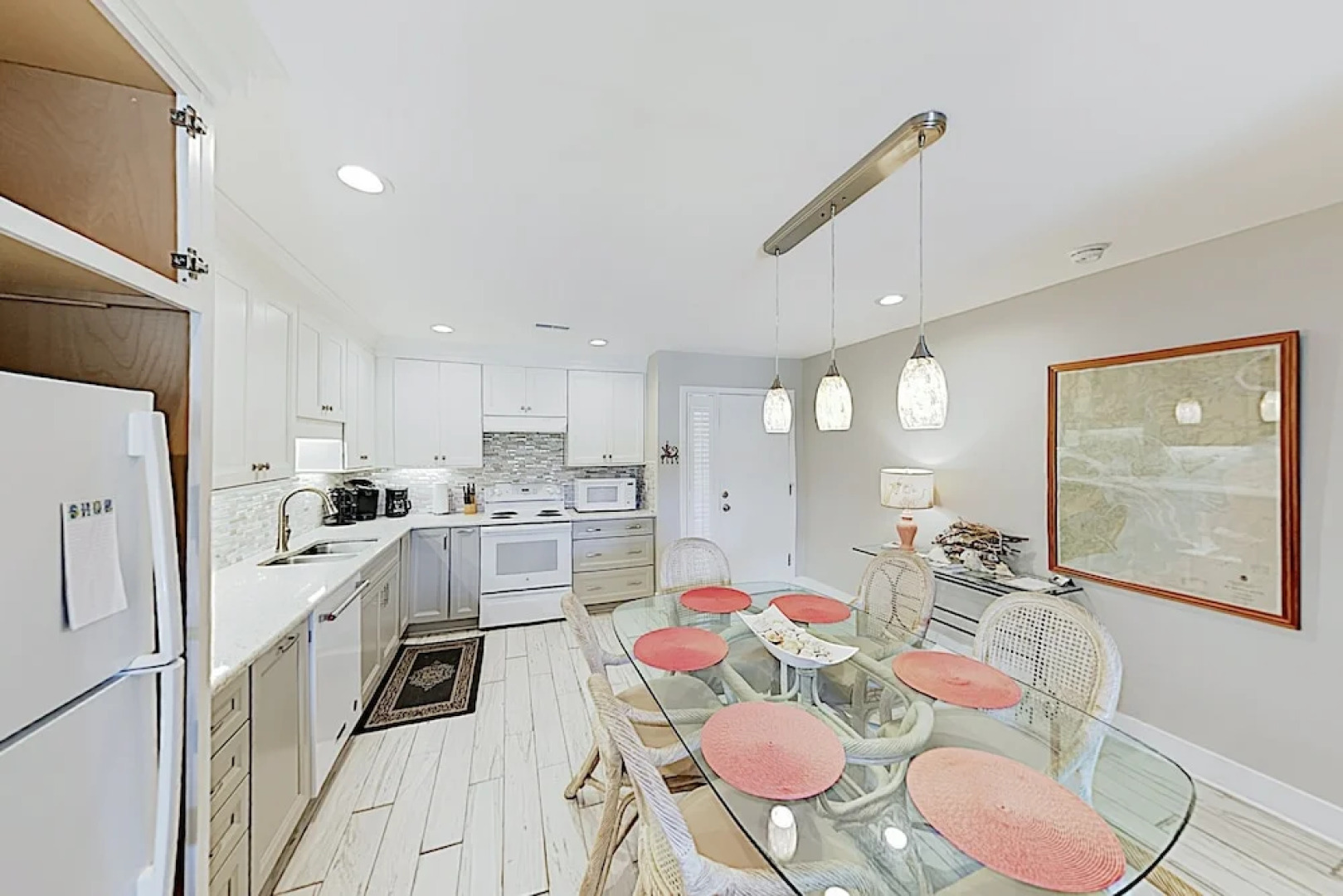 New Listing! Updated Golf Course Condo, Near Beach cottage