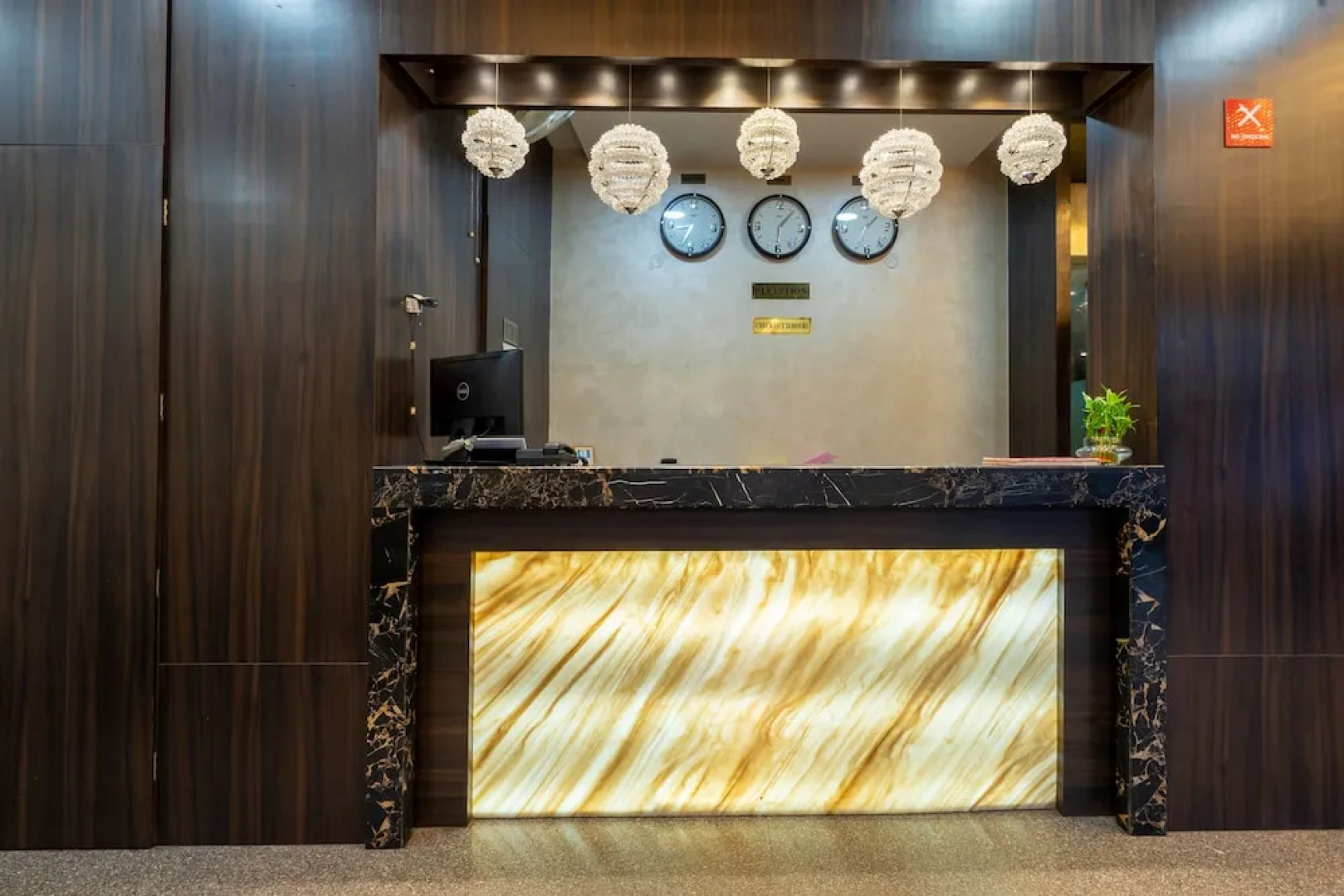 OYO 8955 Hotel Bobina