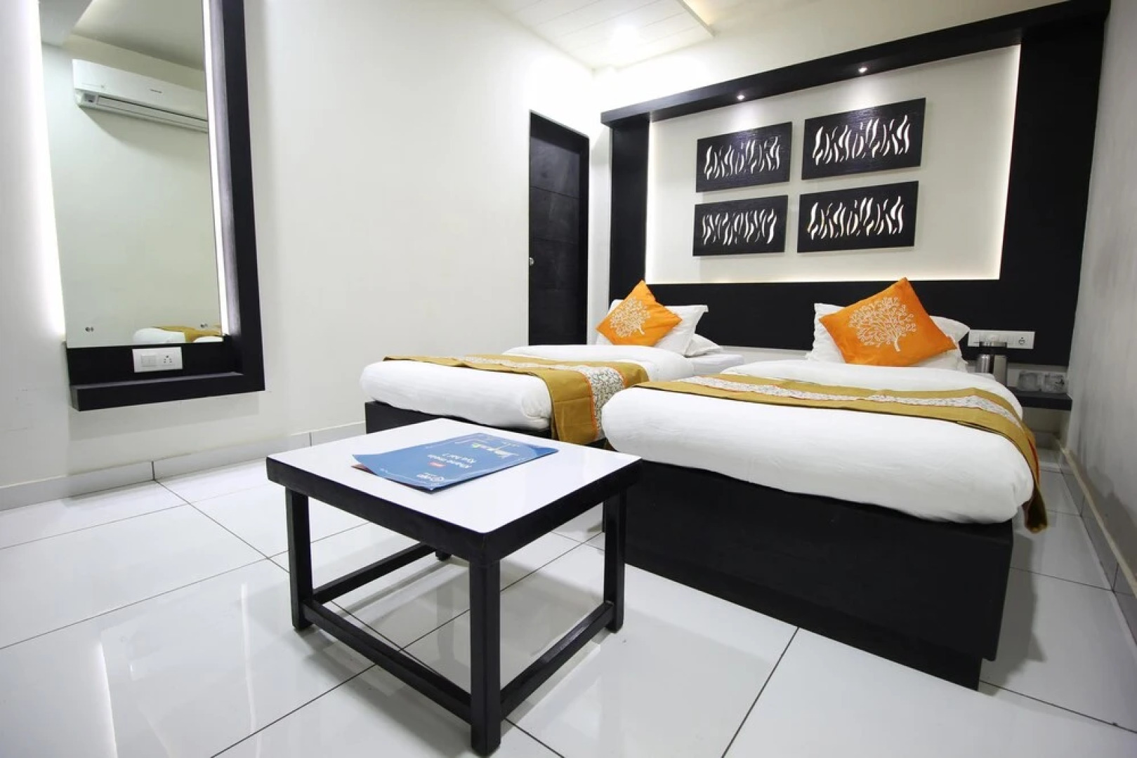 OYO 1319 Hotel Paramount Inn