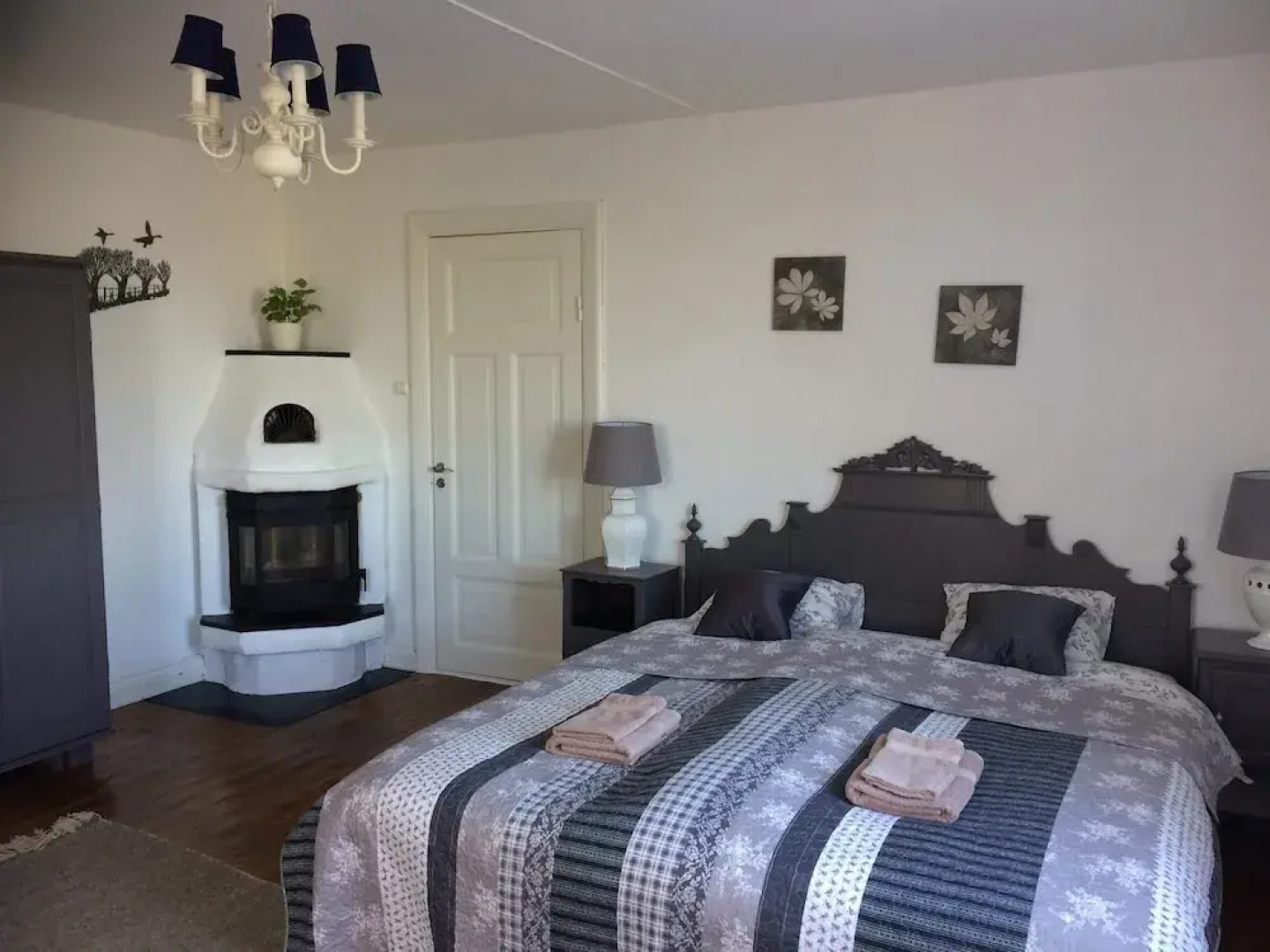 Gården mellan Slotten