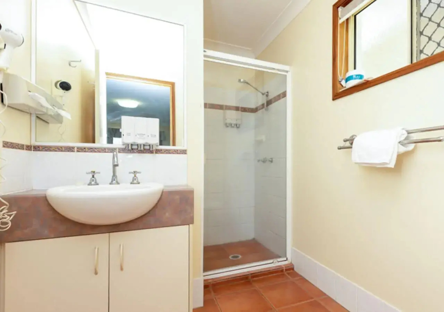 Riviera on Ruthven Motel