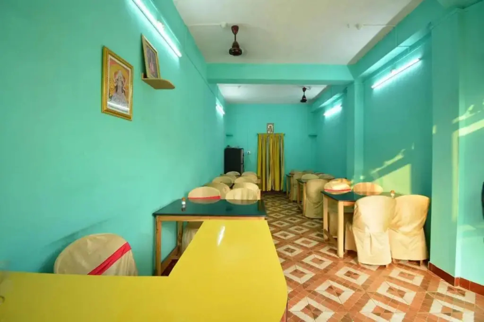 OYO 30386 Hotel Gloria Inn