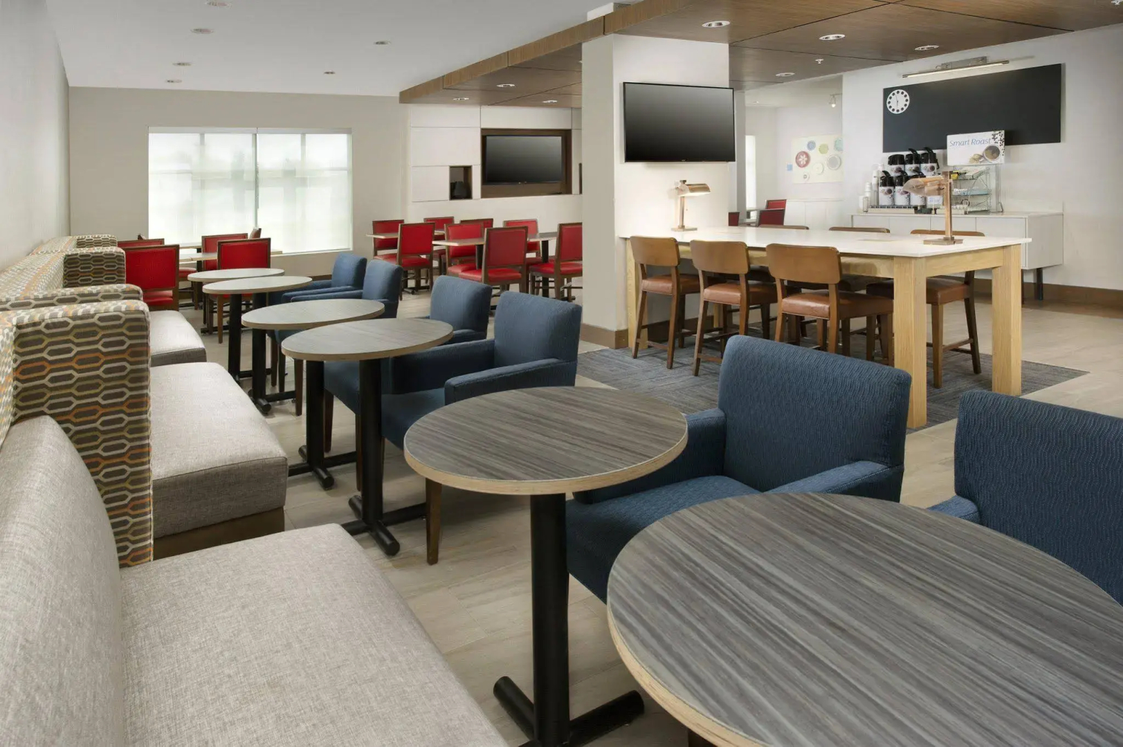 Holiday Inn Express & Suites Bay City by IHG