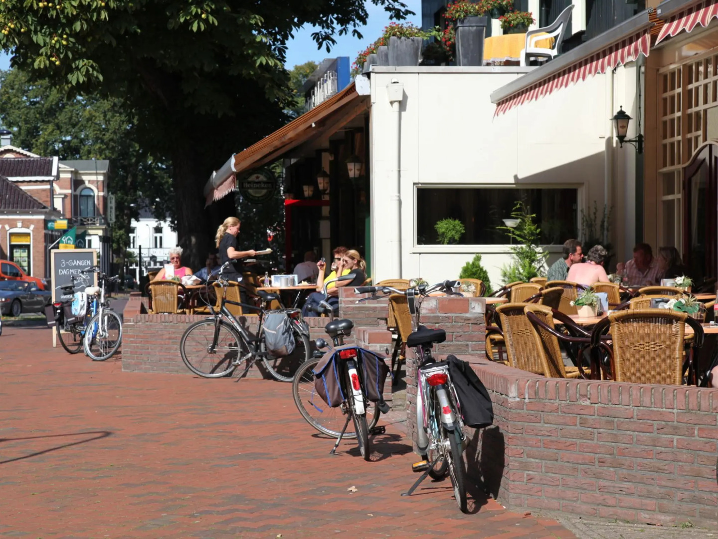 Spacious Villa With Parking