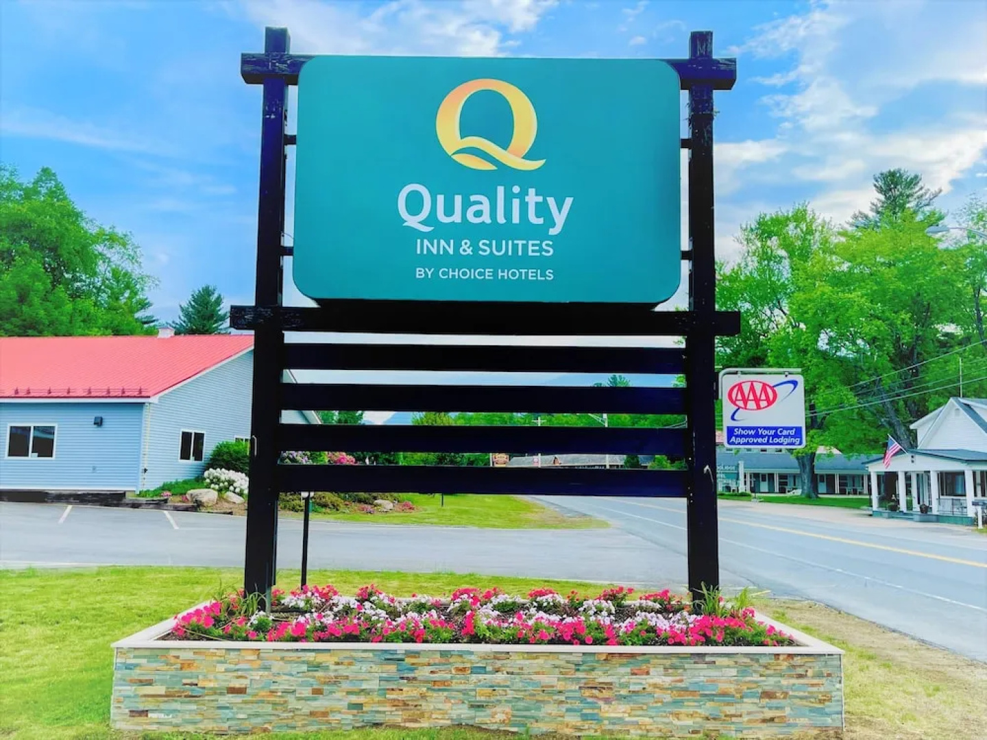 Econo Lodge Inn & Suites