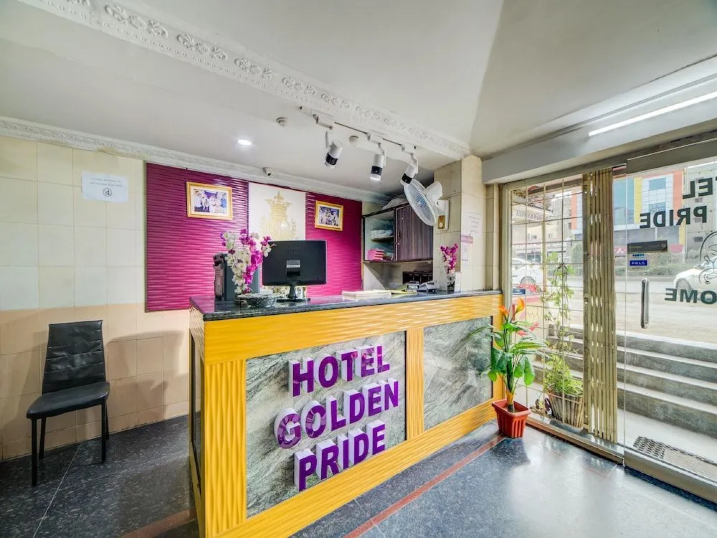 OYO 29087 Hotel Golden Pride
