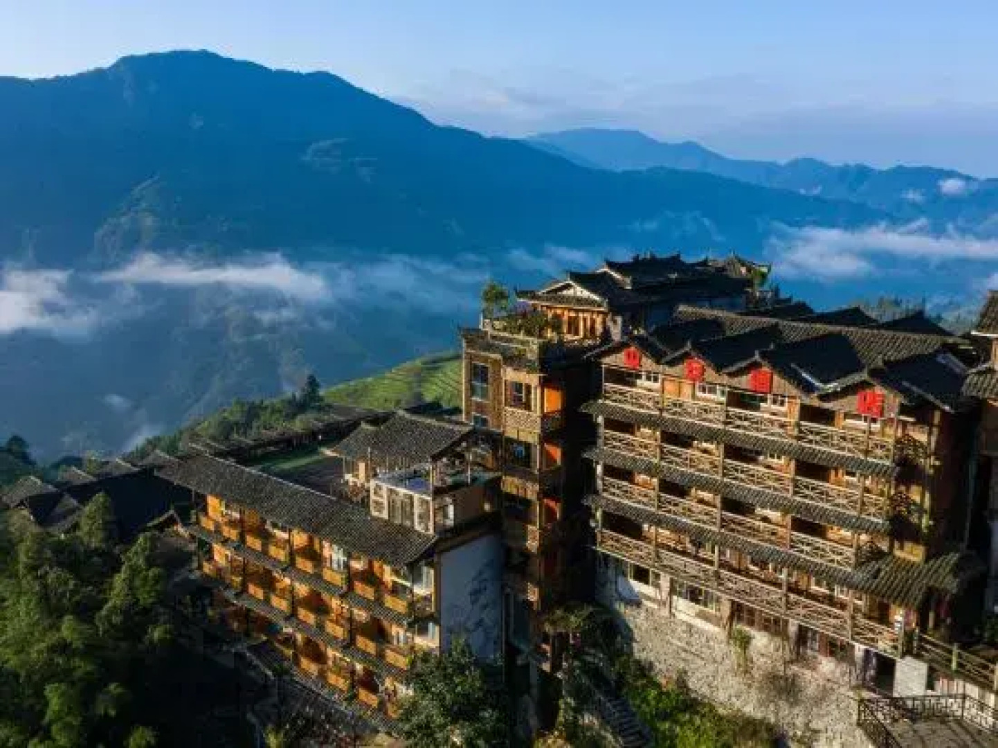 Longji Terrace Ping'an Hotel (Qixing Banyue Viewing Desk)