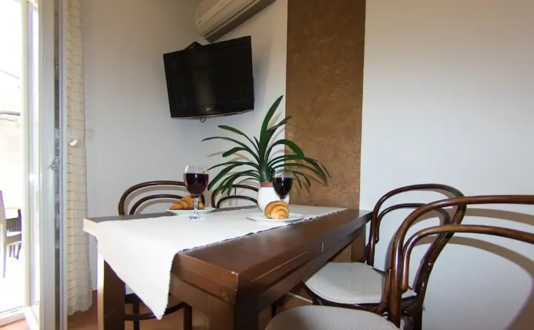 Luxury Three-bedroom Apartment With Amazing Overlook at the sea