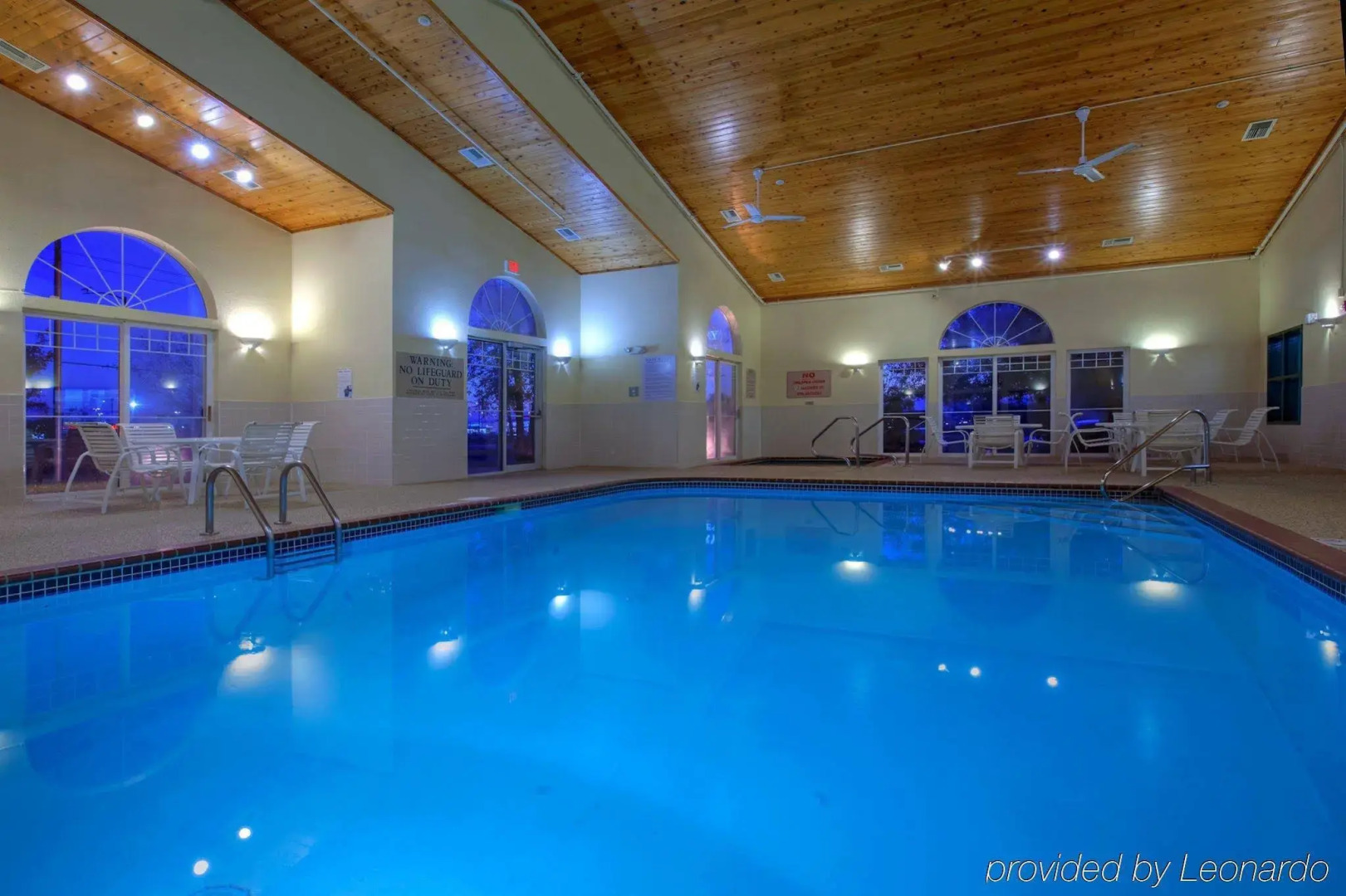 Country Inn & Suites by Radisson, Mason City, IA