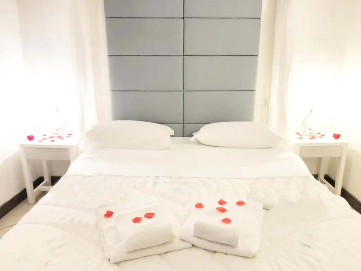 Suite in Love 21 by Zoom in Earth (Adults Only)