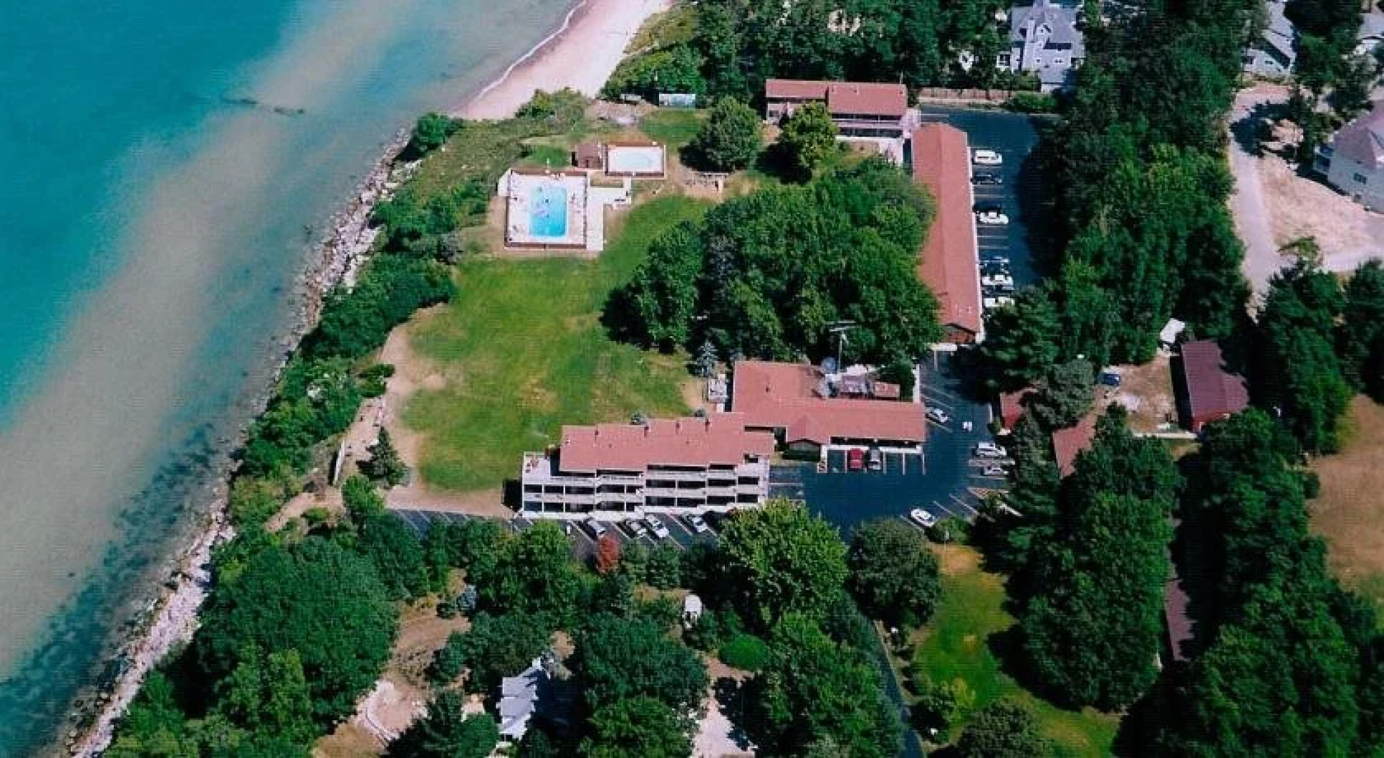 Lake Bluff Inn and Suites