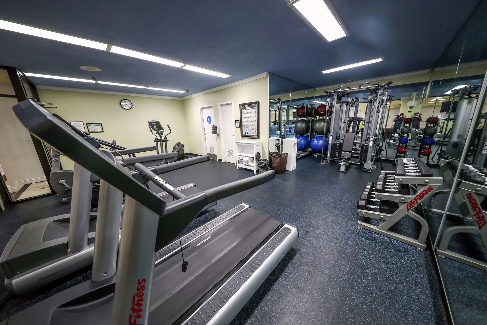 Bella Vista Hotel & Suites