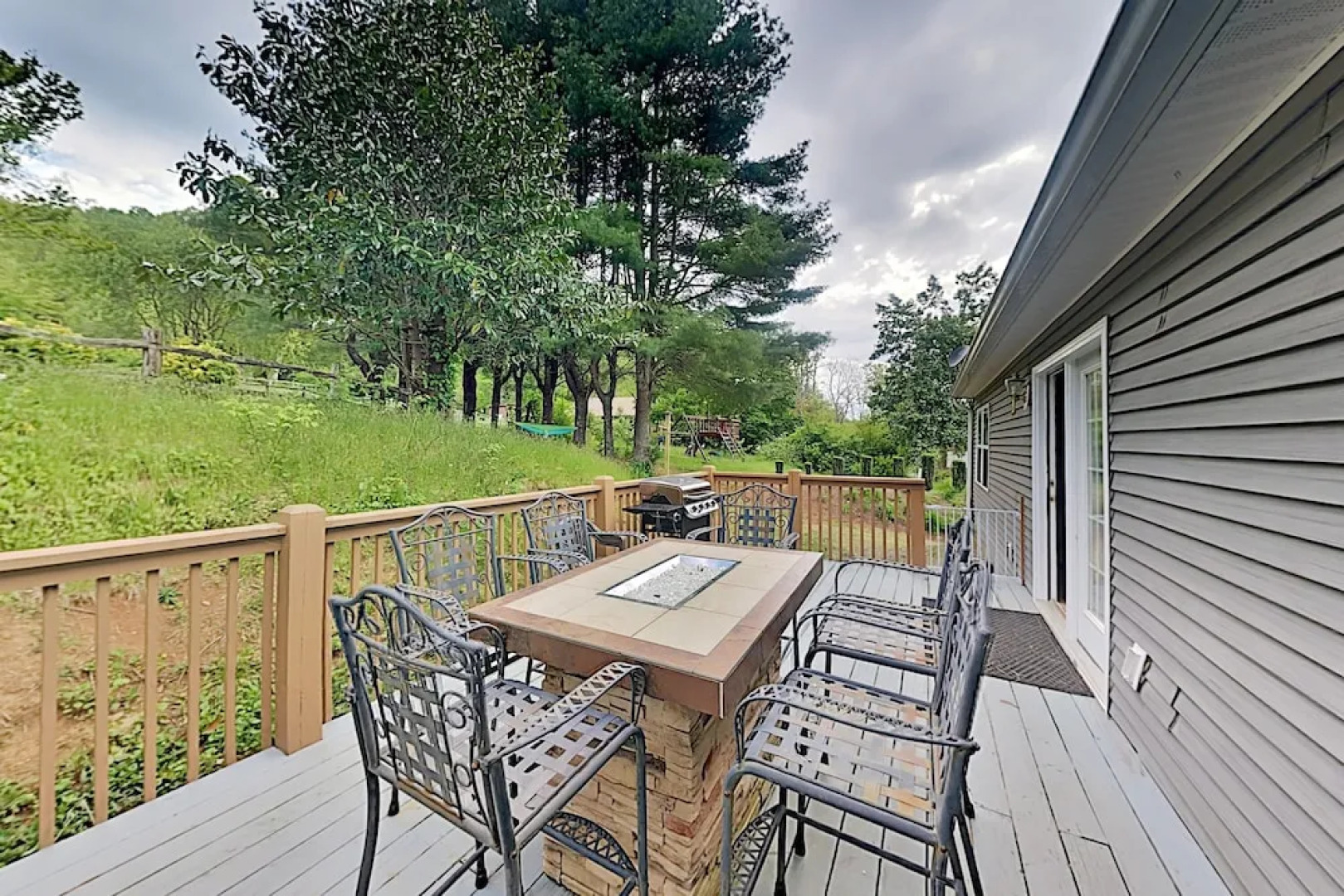 Mountain-view Hideaway W/ Hot Tub & Game Room 4 Bedroom Home