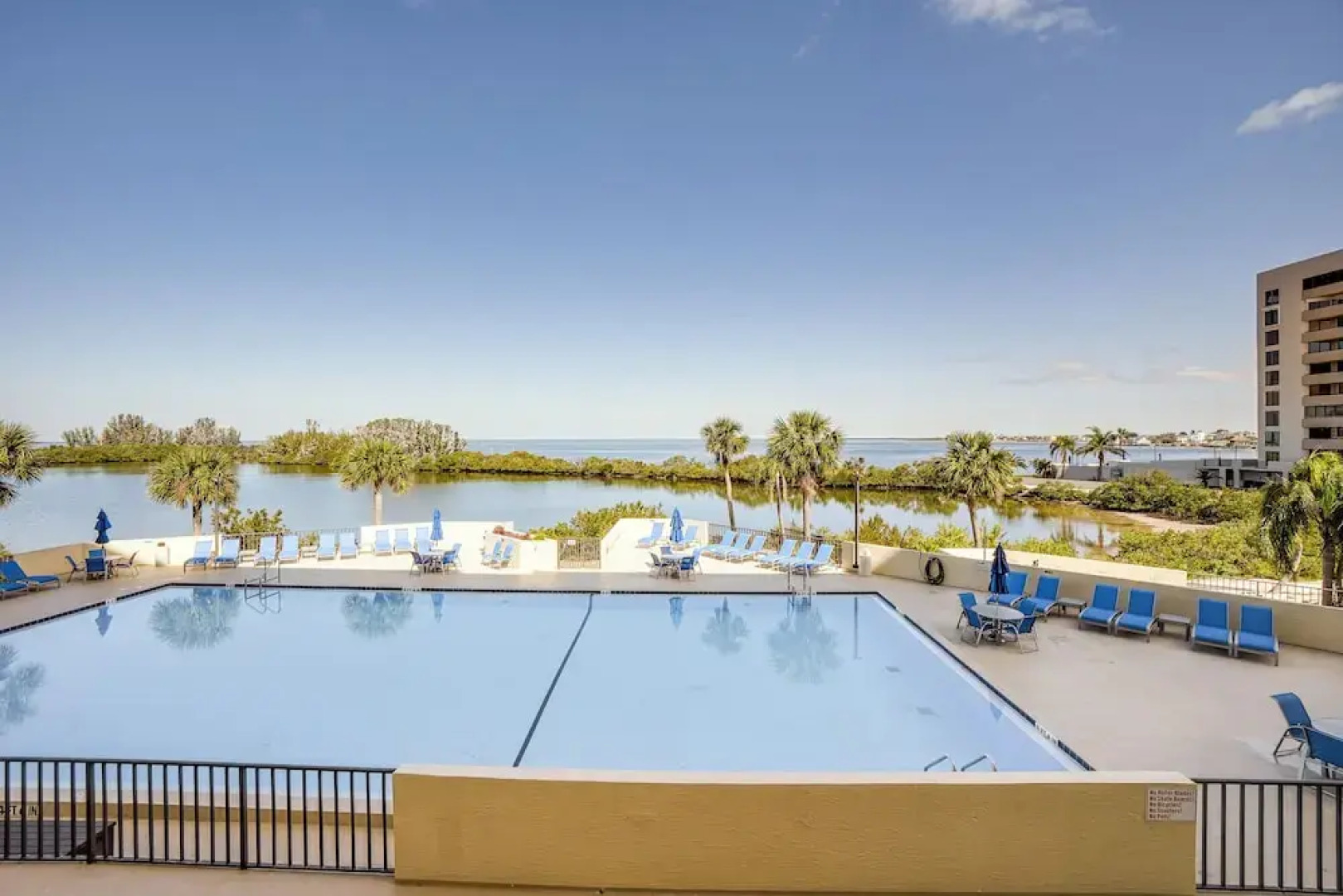 Pool Access & Waterfront Balcony: Hudson Condo!