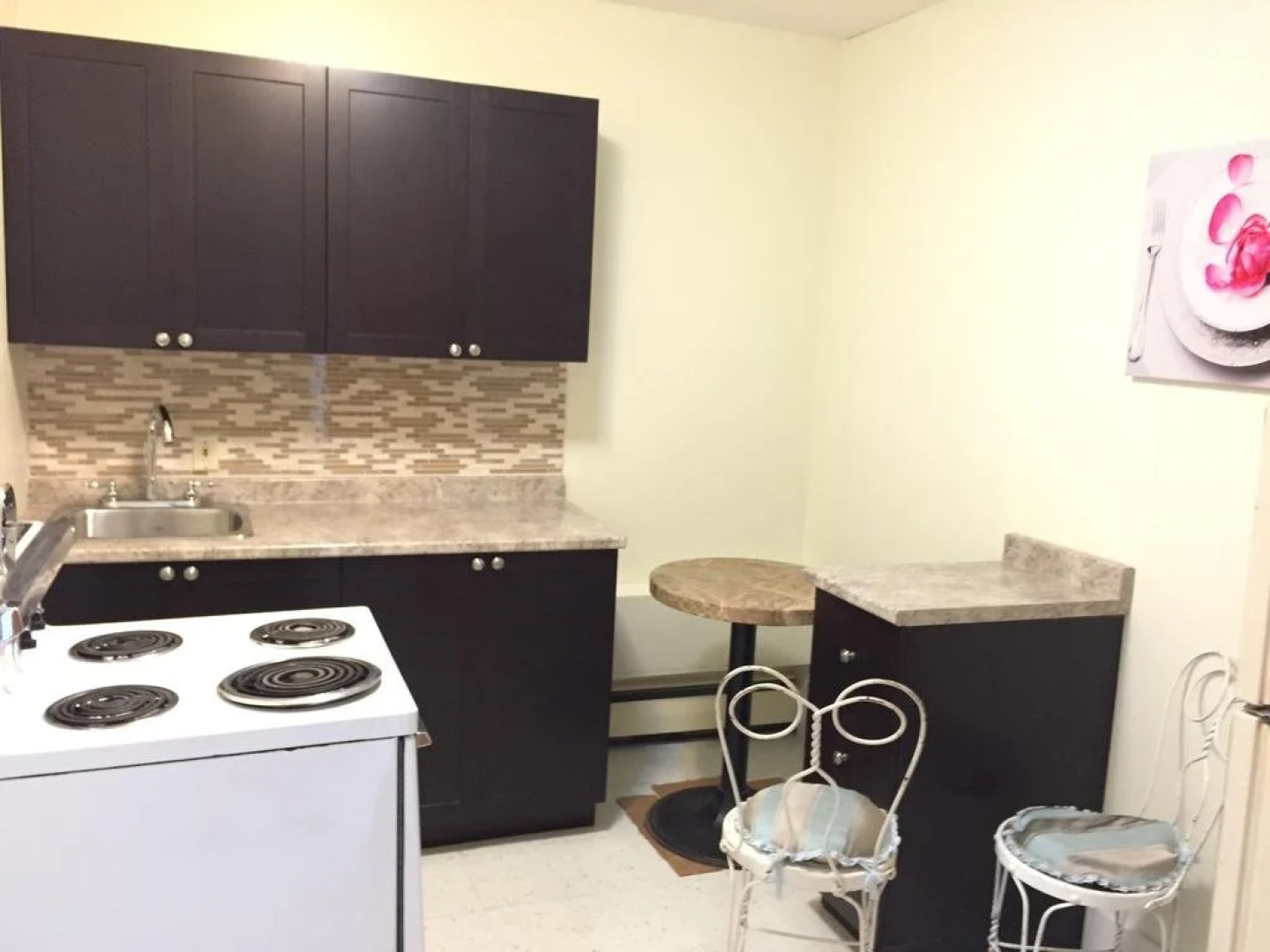 Admiral's Quay Motel & Suites