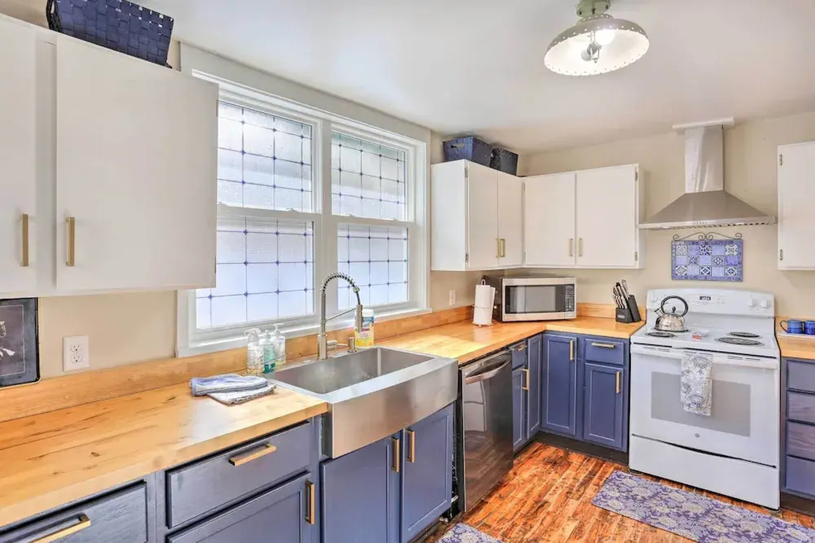 Mountain-view Lead Home w/ Patio + Fire Pit!