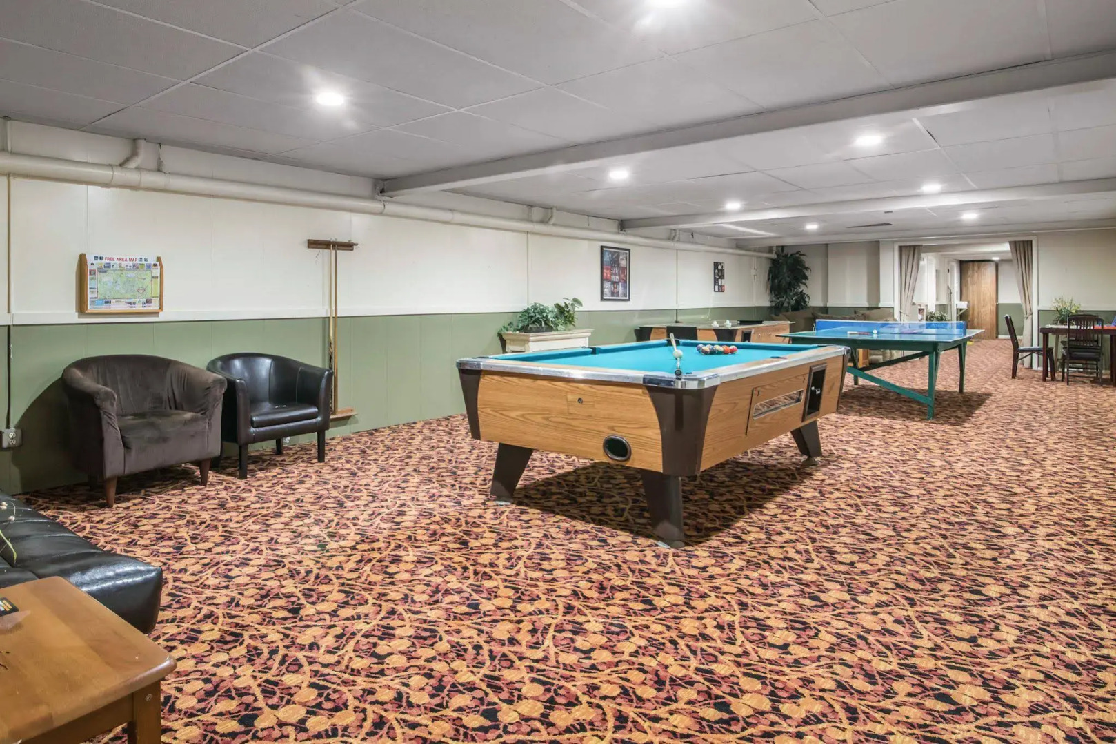 Econo Lodge Inn & Suites