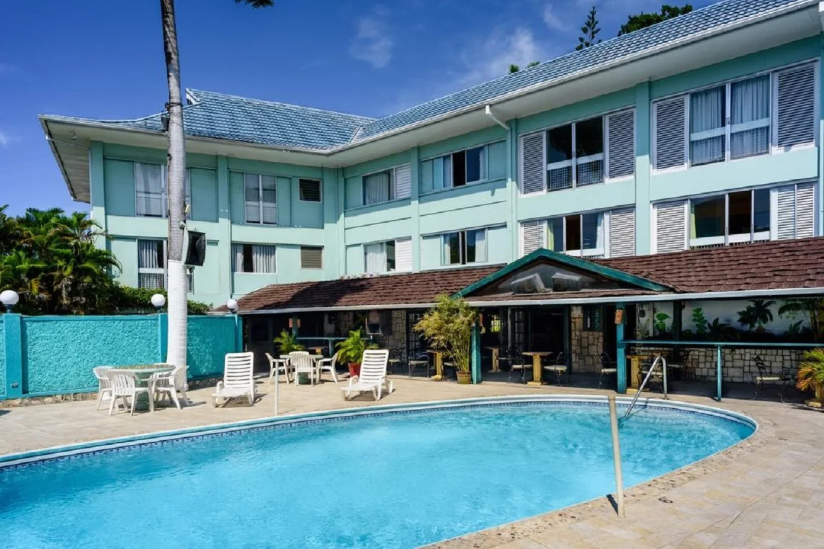 Doctors Cave Beach Hotel