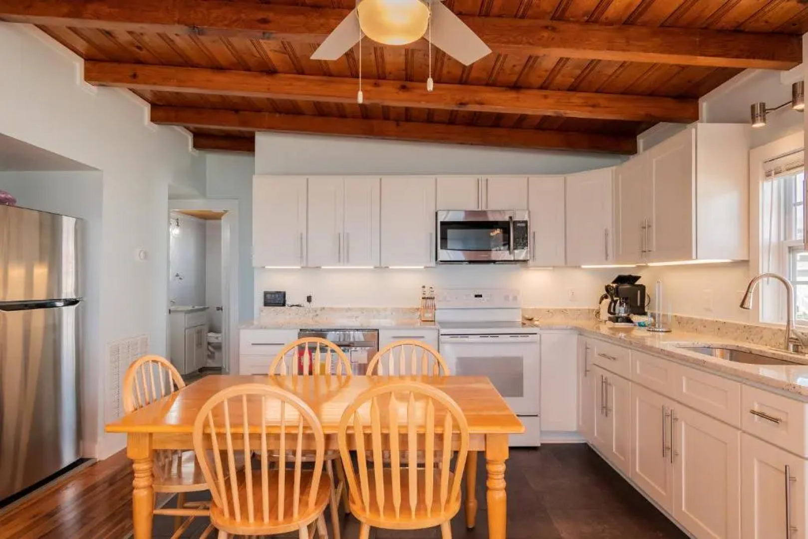 Chill'ax Inn by Oak Island Accommodations