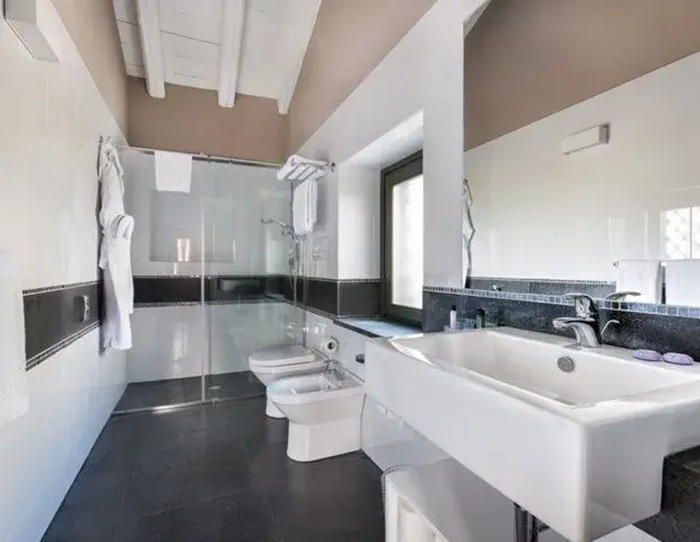 Cavanera Etnea Resort & Wine Experience
