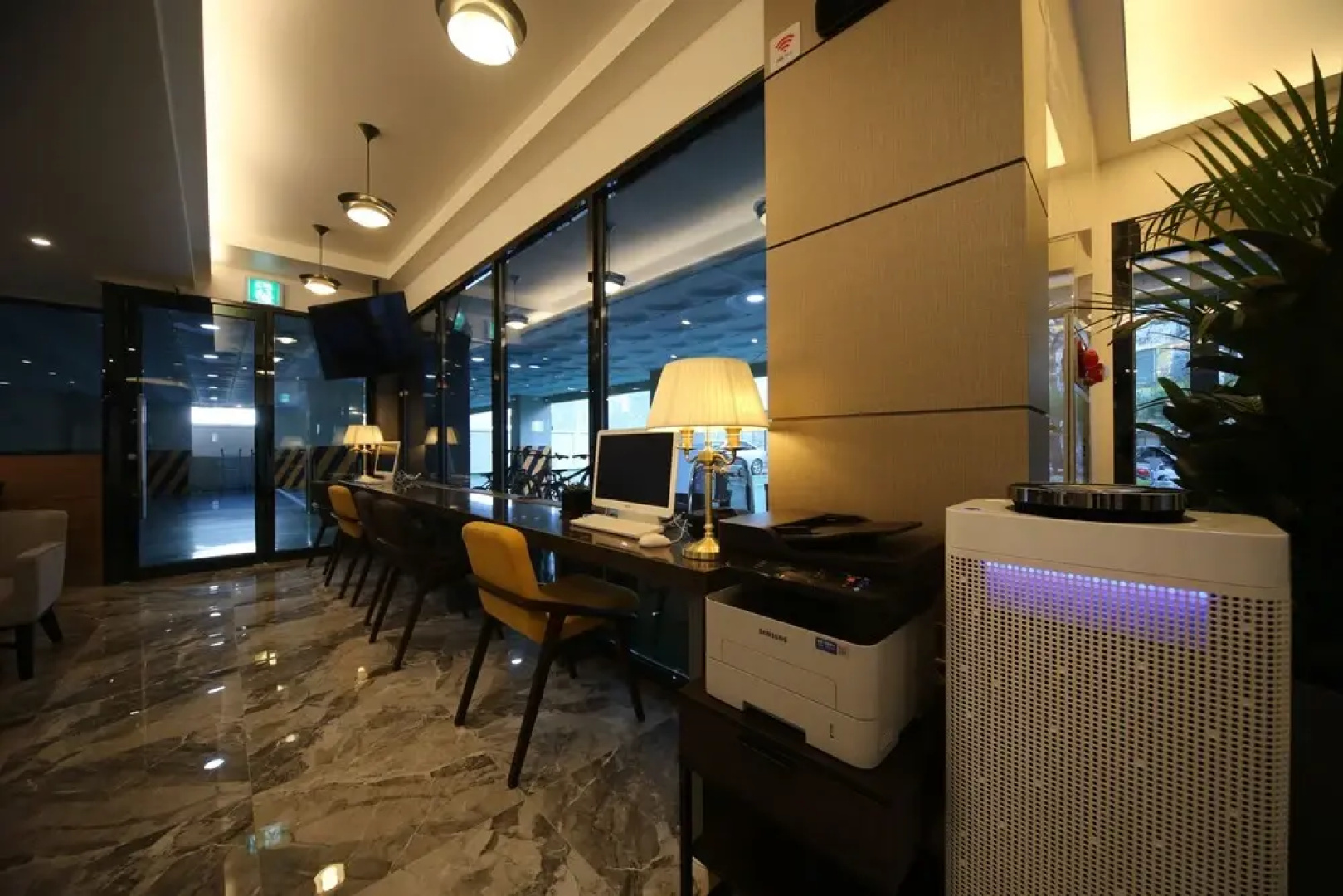 Hotel J's