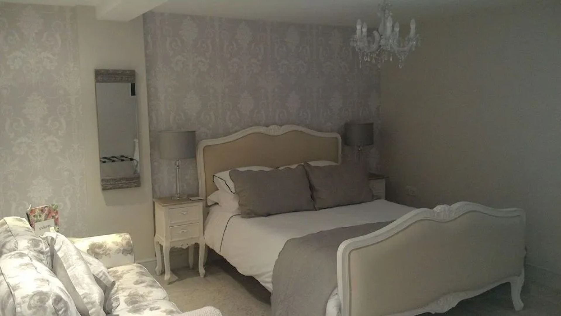 Whispering Cottages Bed and Breakfast