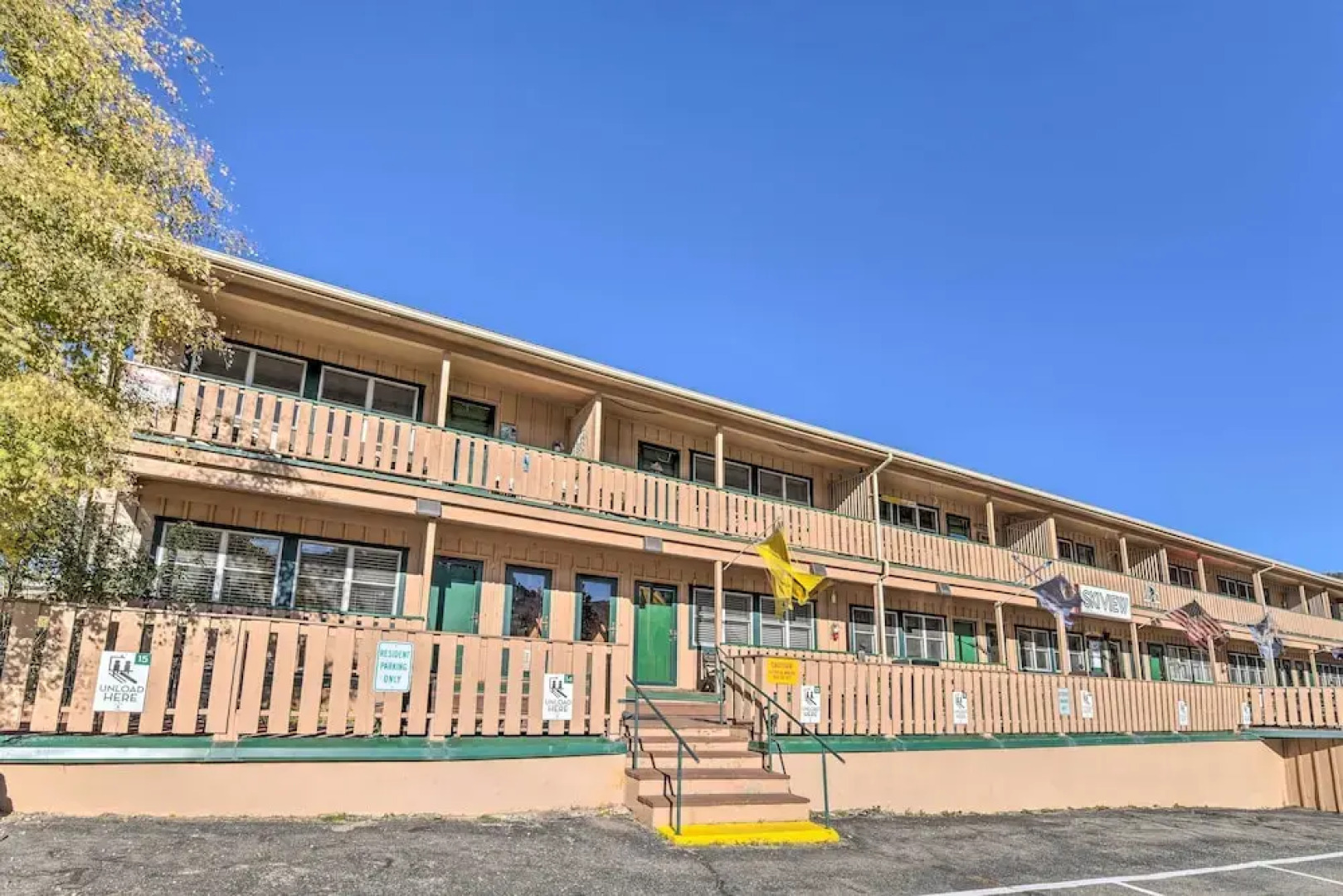 Walk to Ski Slopes! Red River Condo w/ Fireplace