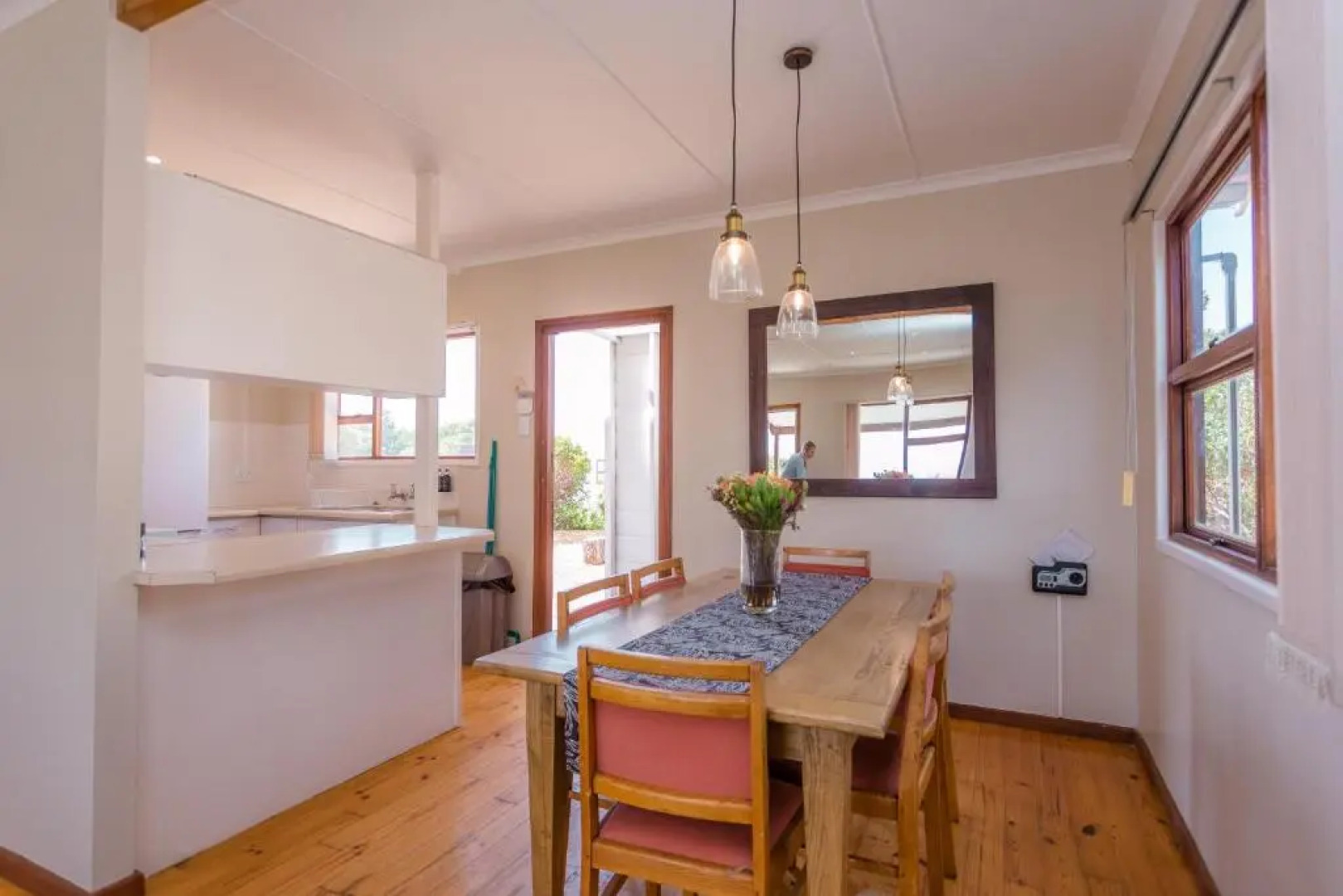 Oceanfront bungalow 3 br/2 ba, Wifi Fireplace: Guppy Huys