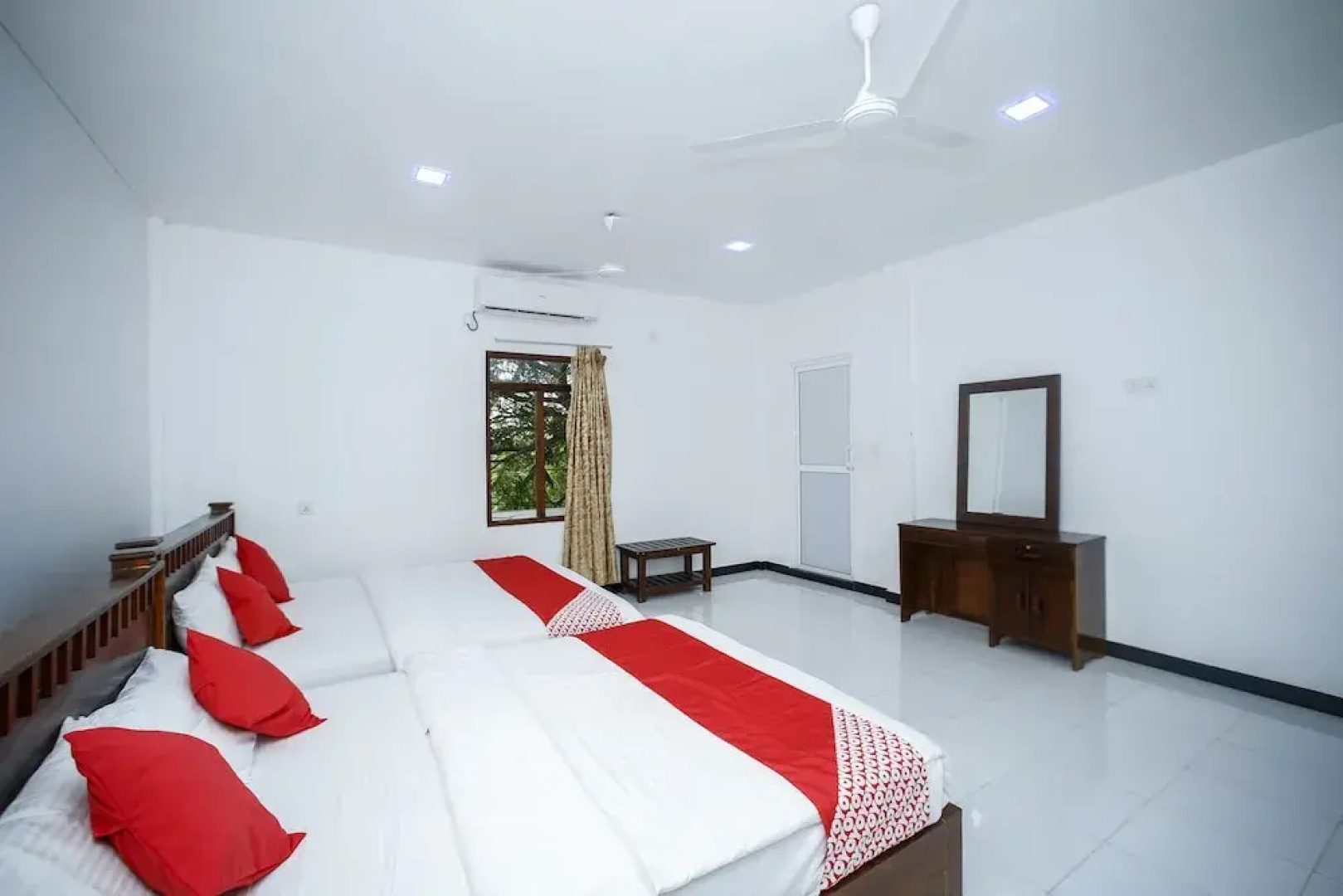 OYO 310 Sea Lagoon Beach Hotel
