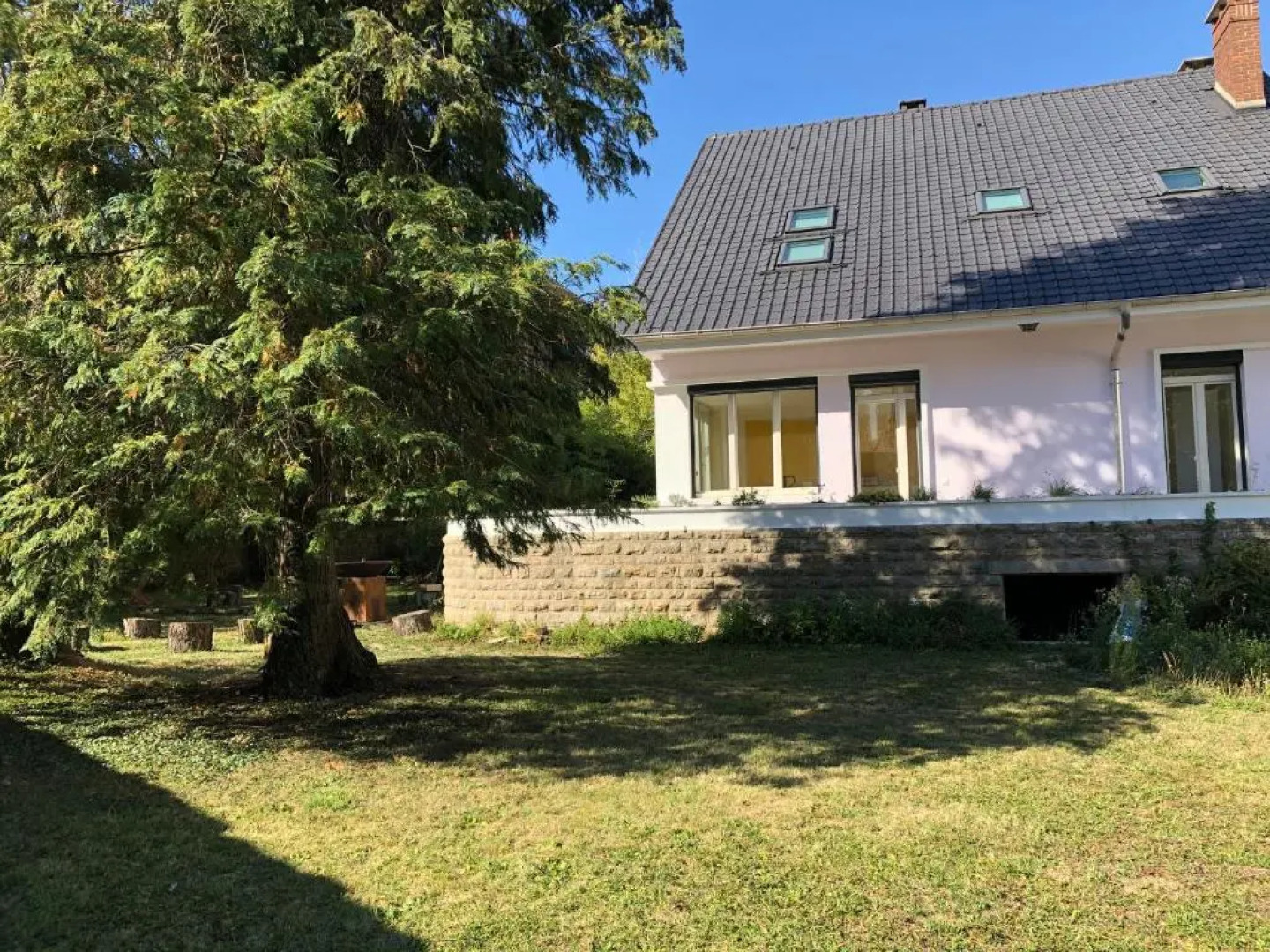 La Maison, 4 appartements 3 étoiles climatisés au centre ville avec jardin proche du Parc et des Thermes