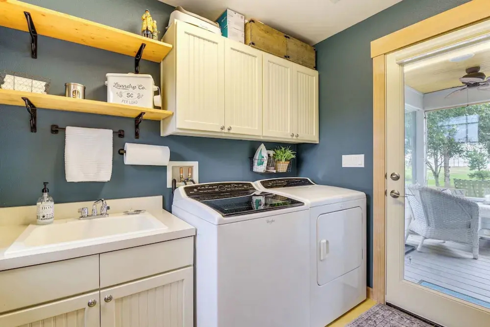 Steps to Beach: Home w/ Hot Tub in Oak Harbor!