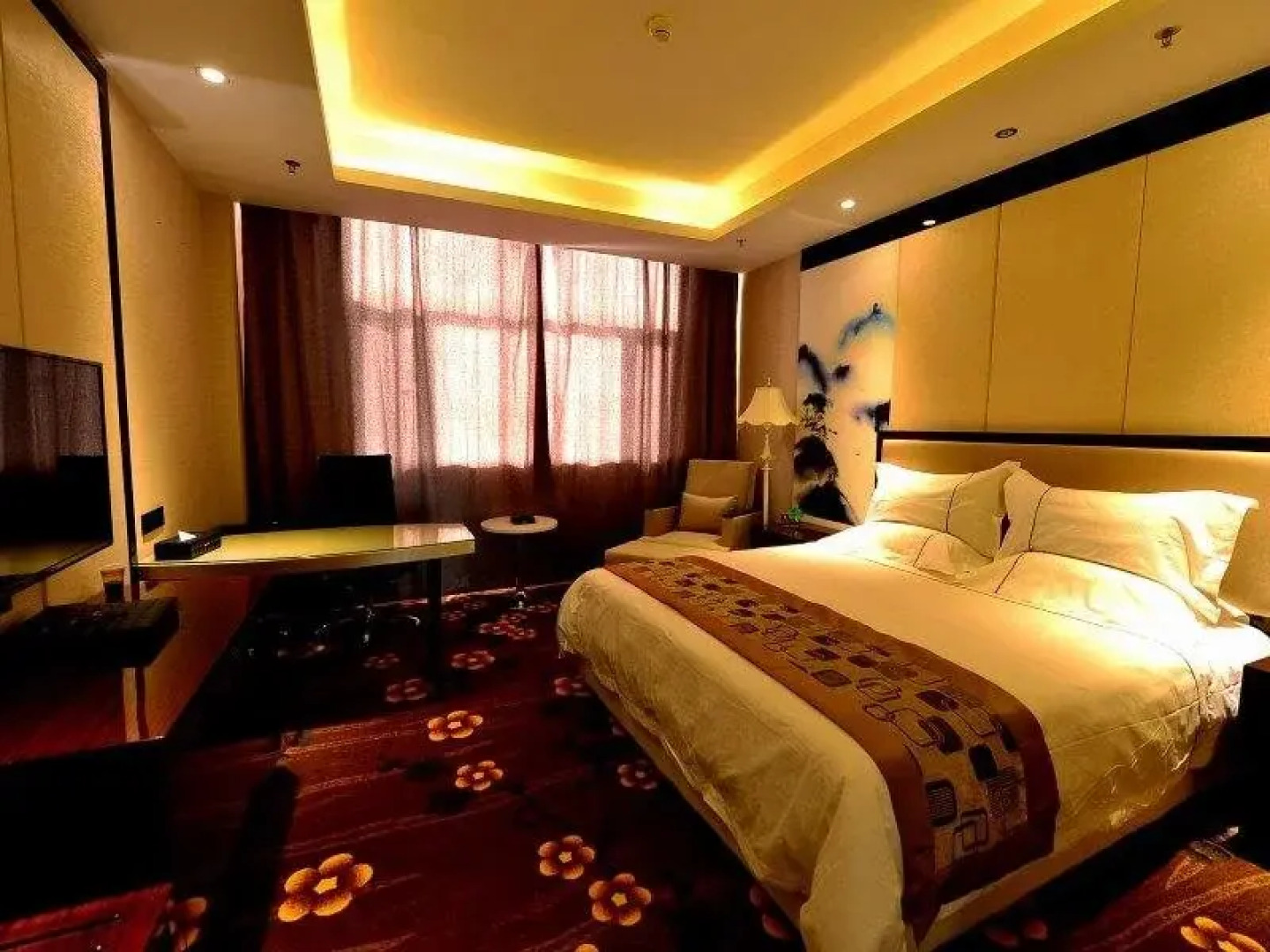 Huang He  International   Hotel