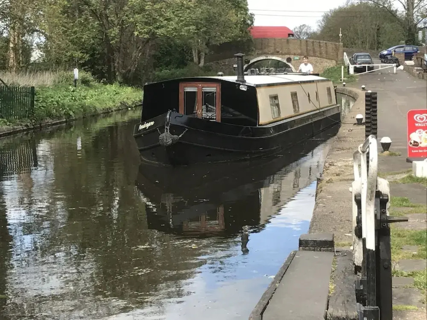 Idyllic Houseboat - Sleeps Six