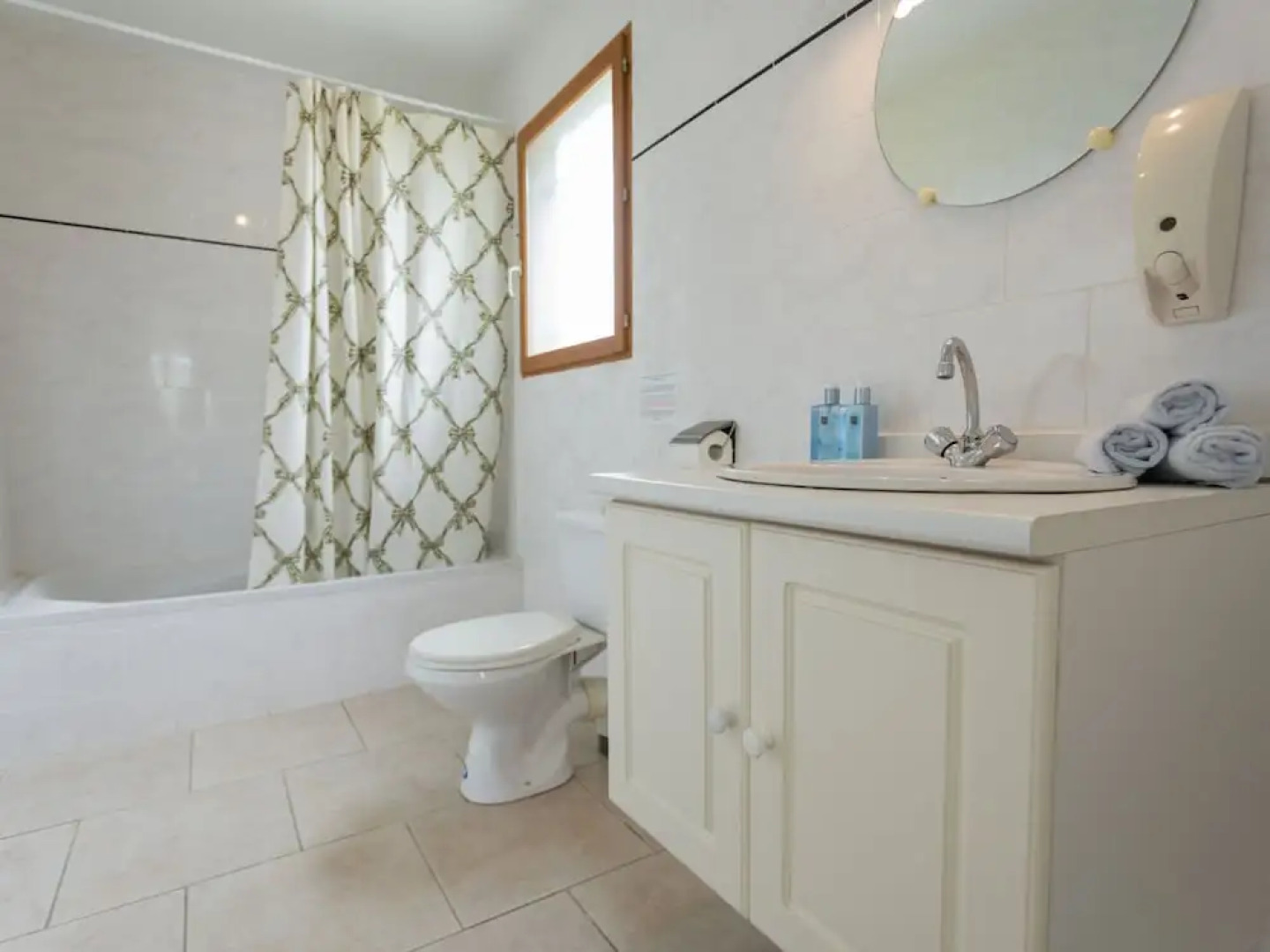 Lively Villa in Félines-minervois With Pool