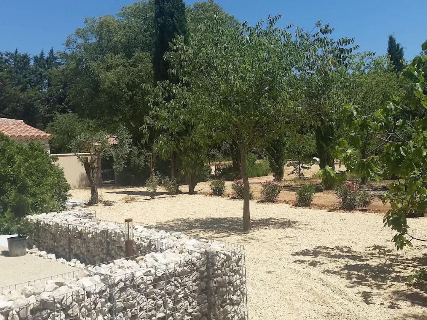 Sun-kissed Villa in Carpentras With Swimming Pool