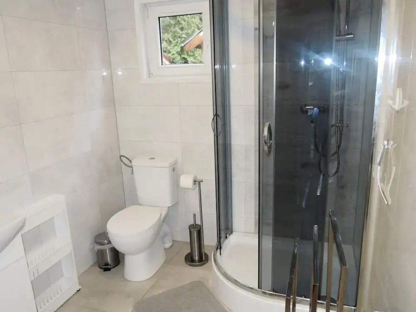 House by the Lake in Wiselka