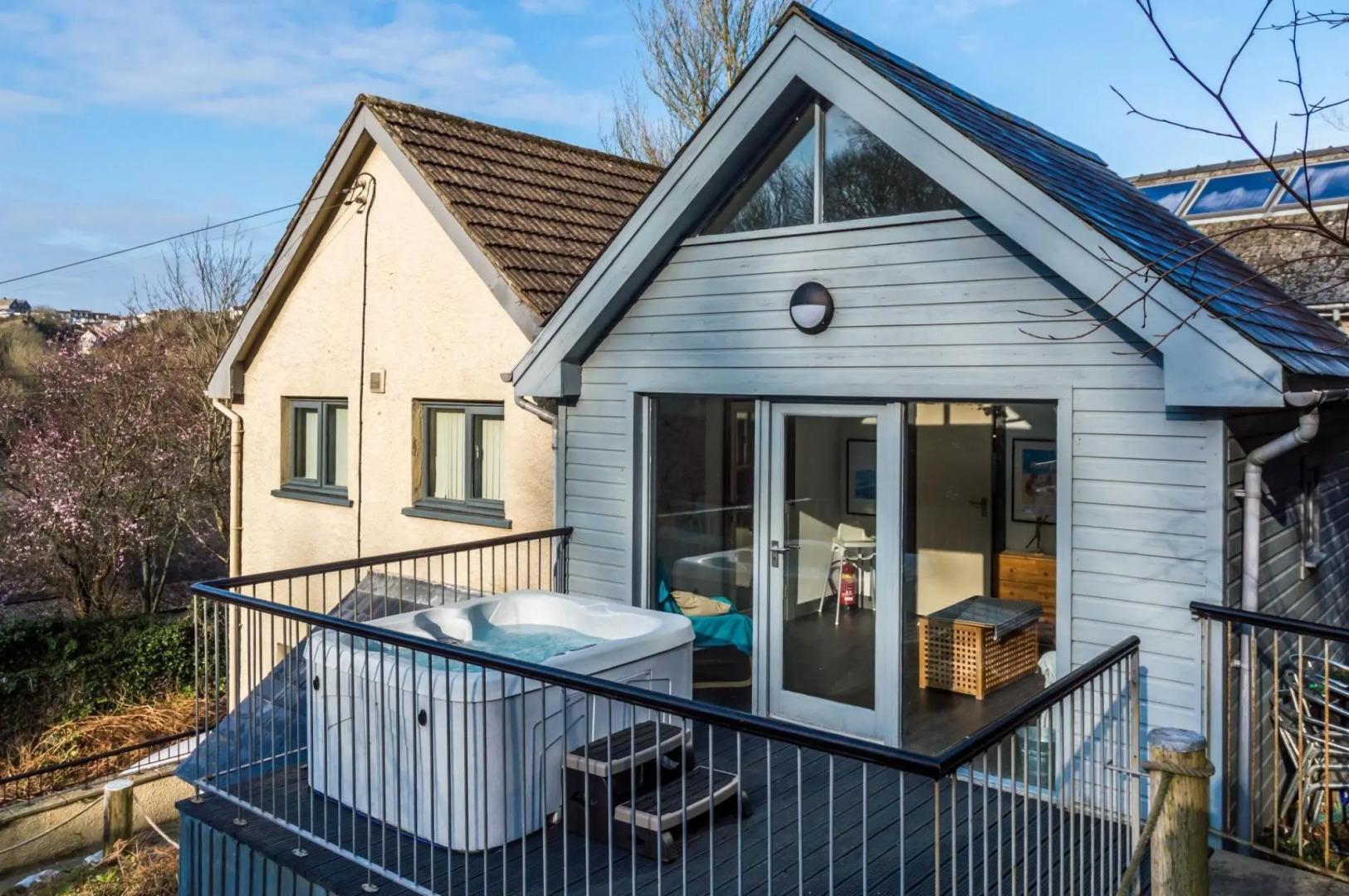 Rock Cottage - 3 Bedroom Holiday Home