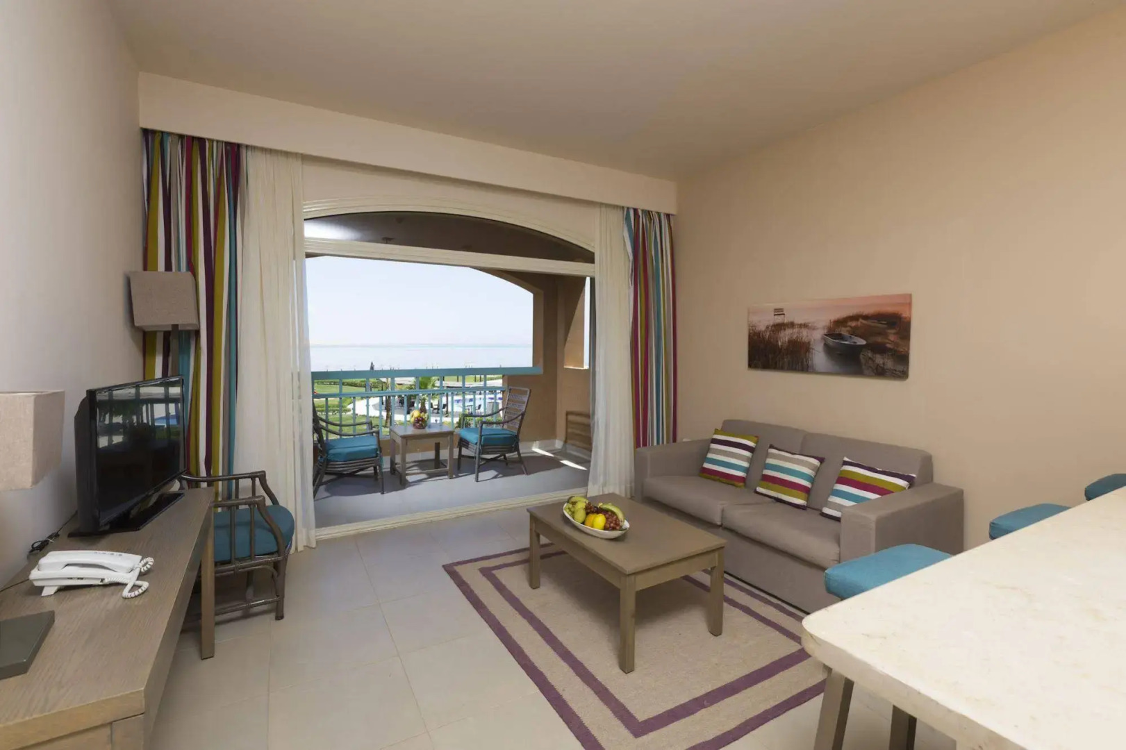 Byoum Lakeside Hotel