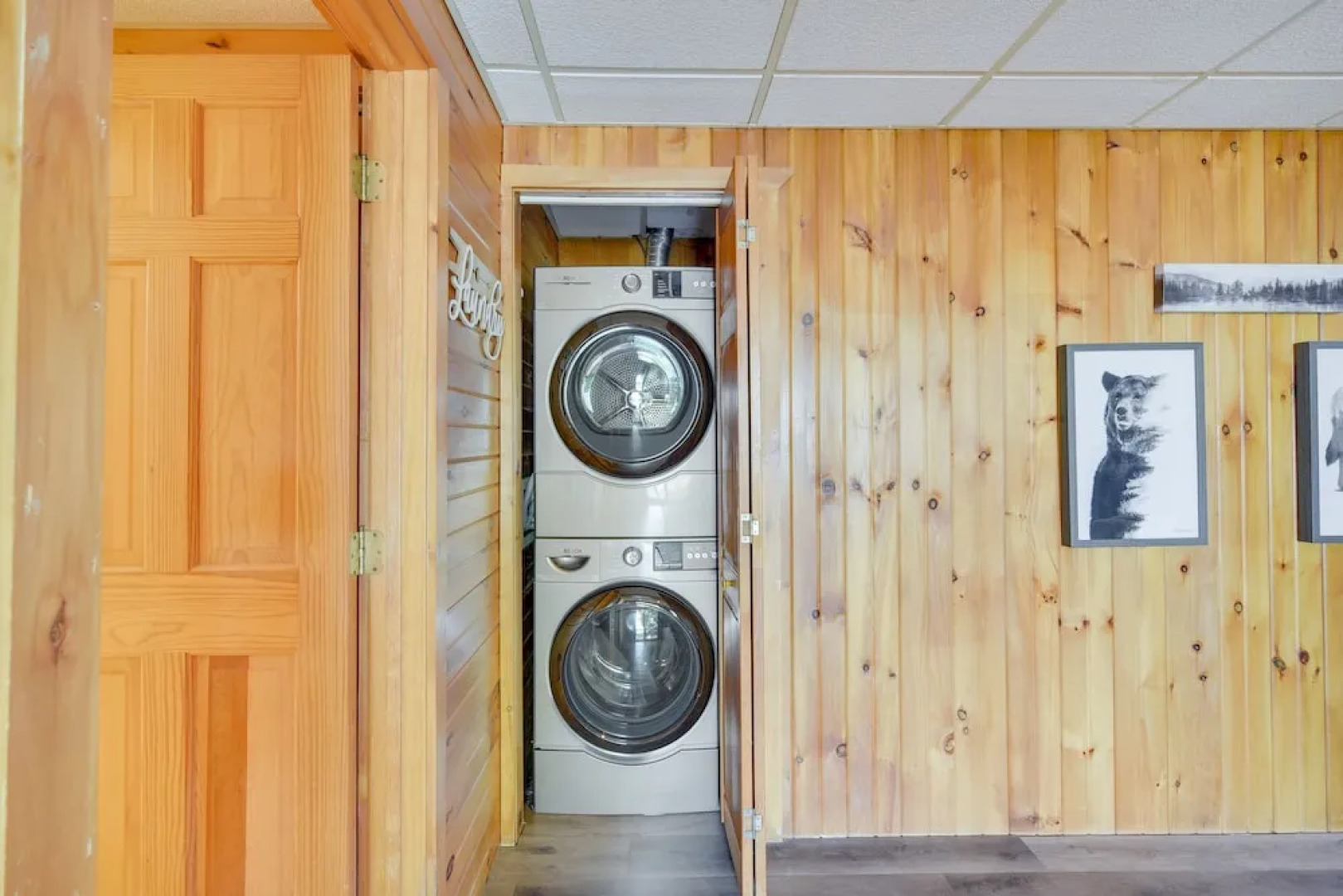 Lakefront Wisconsin Home - Deck, Fire Pit & Kayaks