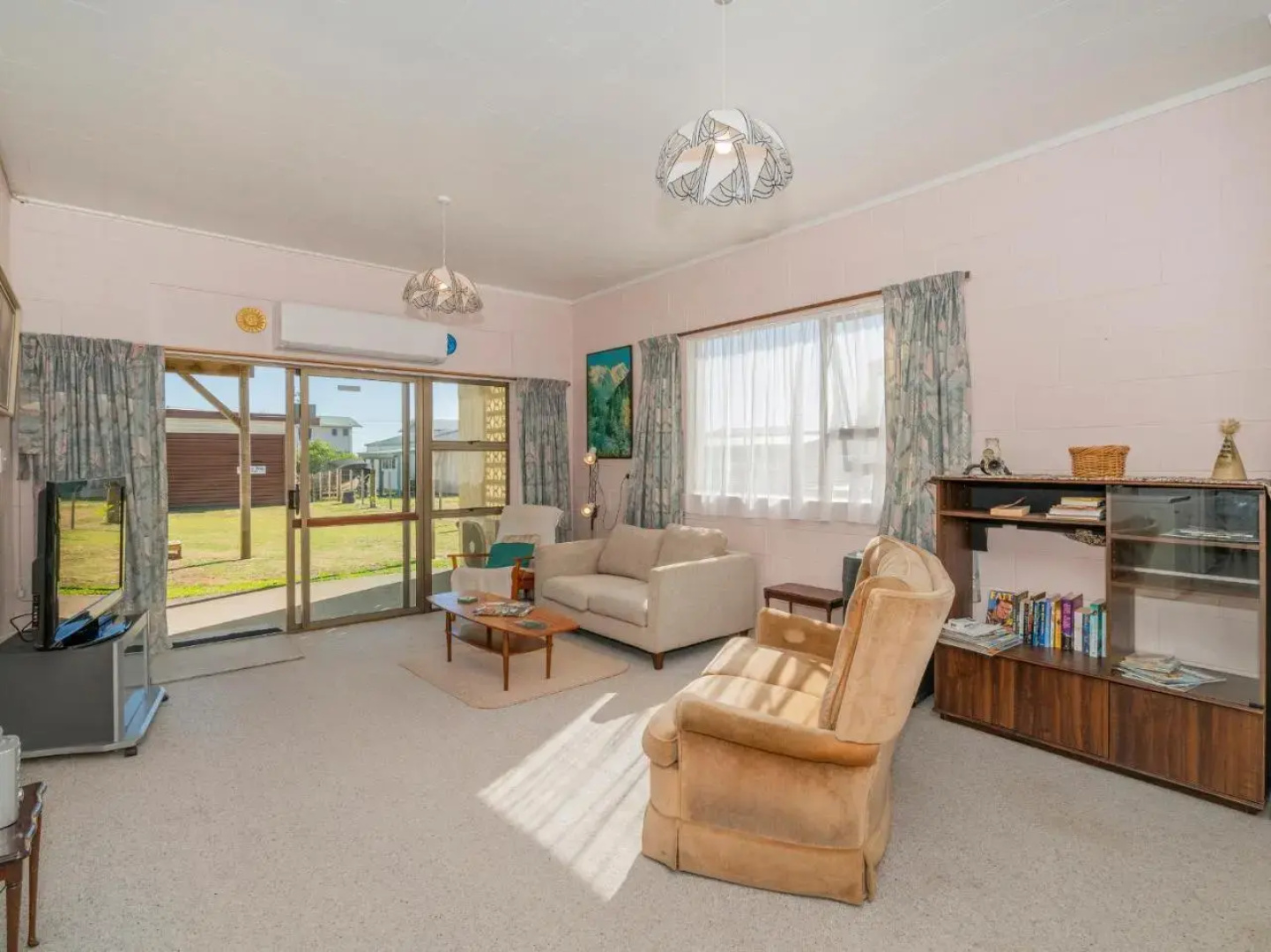 Cosy at Cooks - Cooks Beach Downstairs Holiday Unit