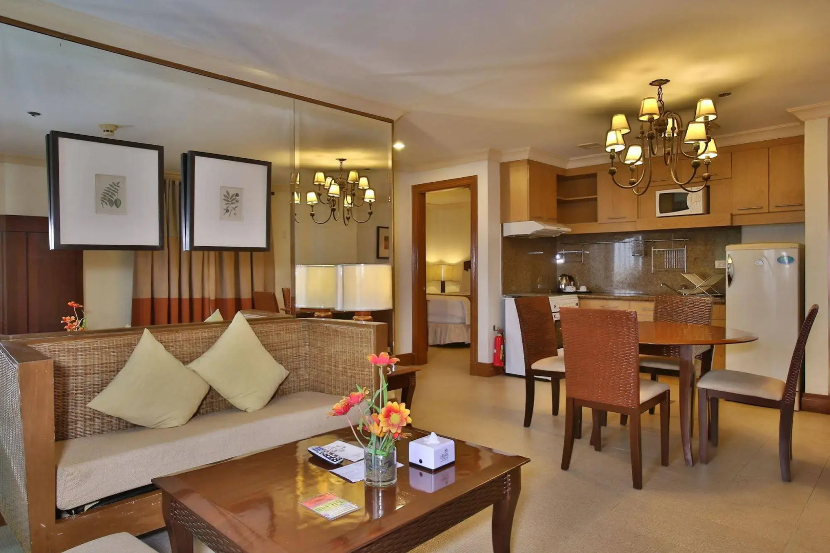 Crown Regency Suites & Residences - Mactan